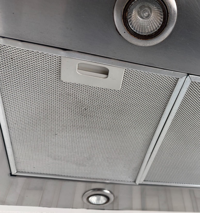 Stainless steel range hood with greasy mesh grease filters