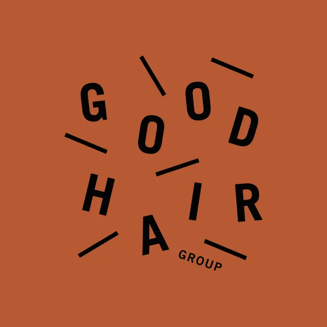 Schwarzes Goodhair Group Logo auf orangem Hintergrund