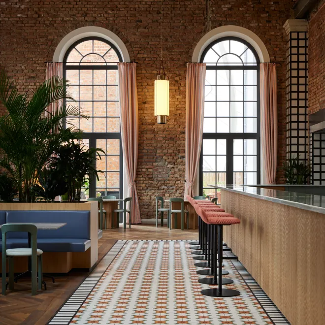 Modernes Restaurant Interior der Turbinenhaus Brasserie