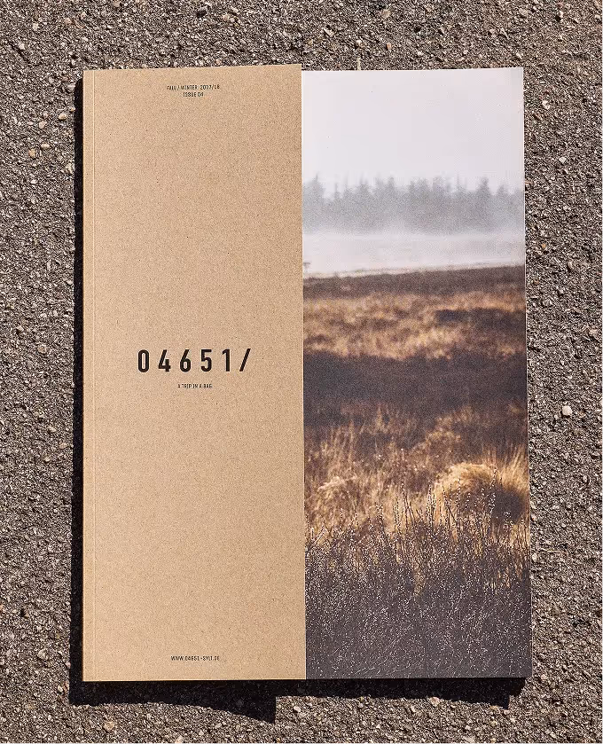 Lookbook mit natürlicher Textur und Branding der Marke 04651 im Editorial-Stil