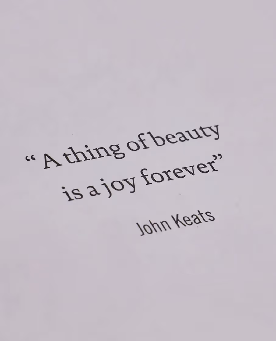 Typografisches Zitat "A thing o beauty is a joy forever"