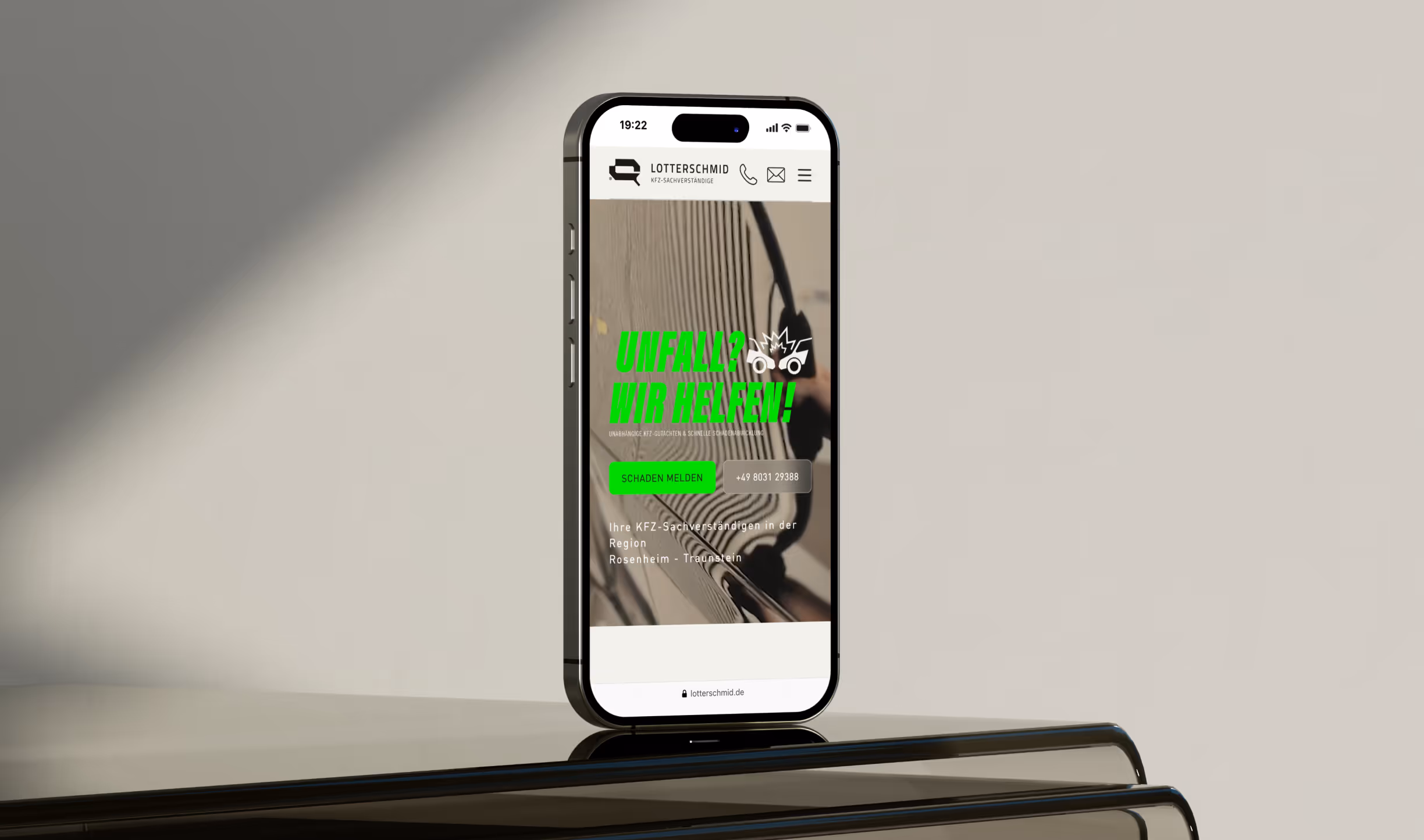 Smartphone-Mockup mit Website von Lotterschmid KFZ-Gutachter