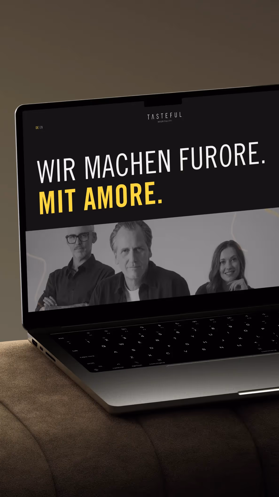 Laptop mit Website von Tasteful Hospitality