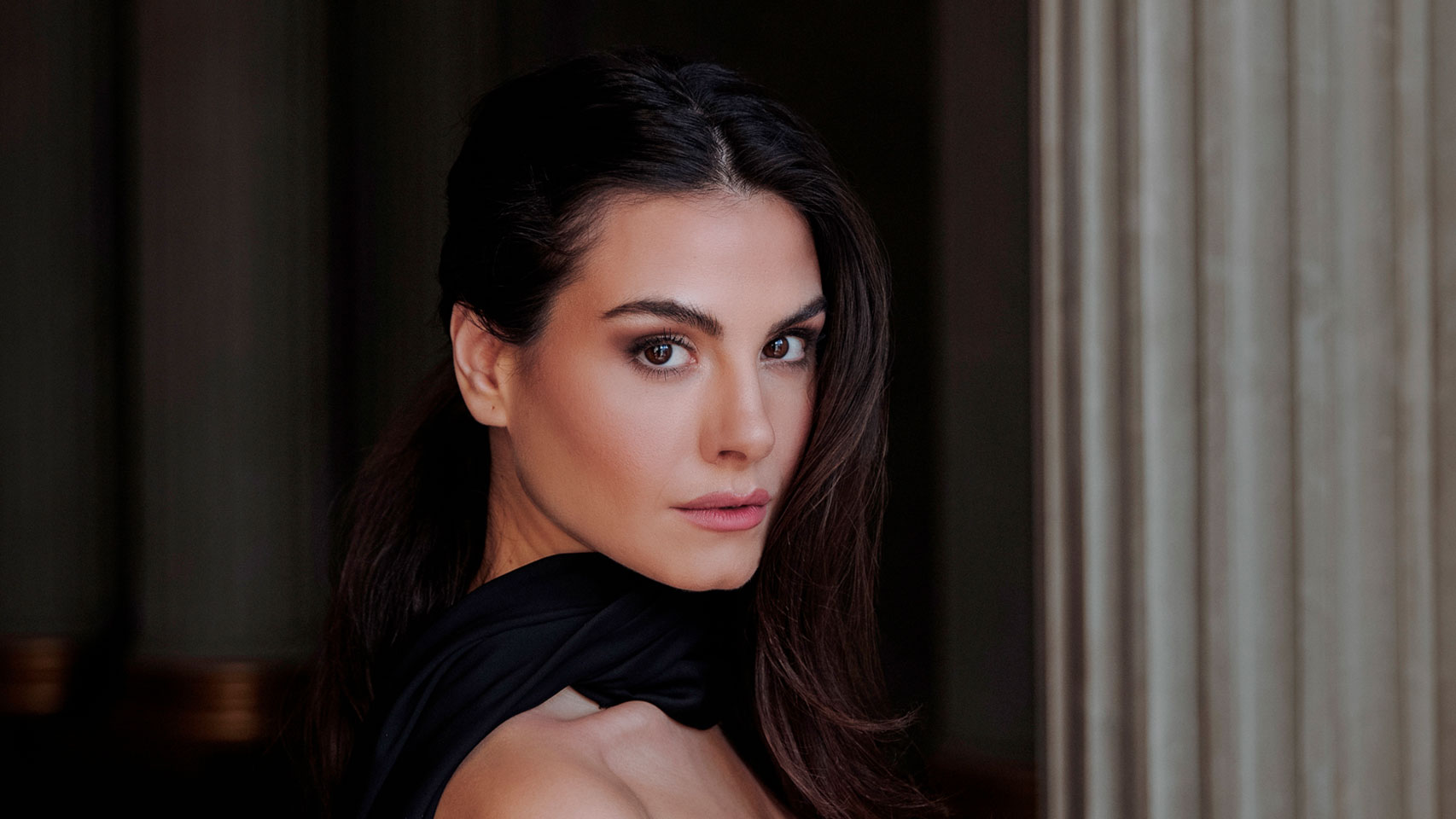 Portrait of Soprano Serena Sáenz