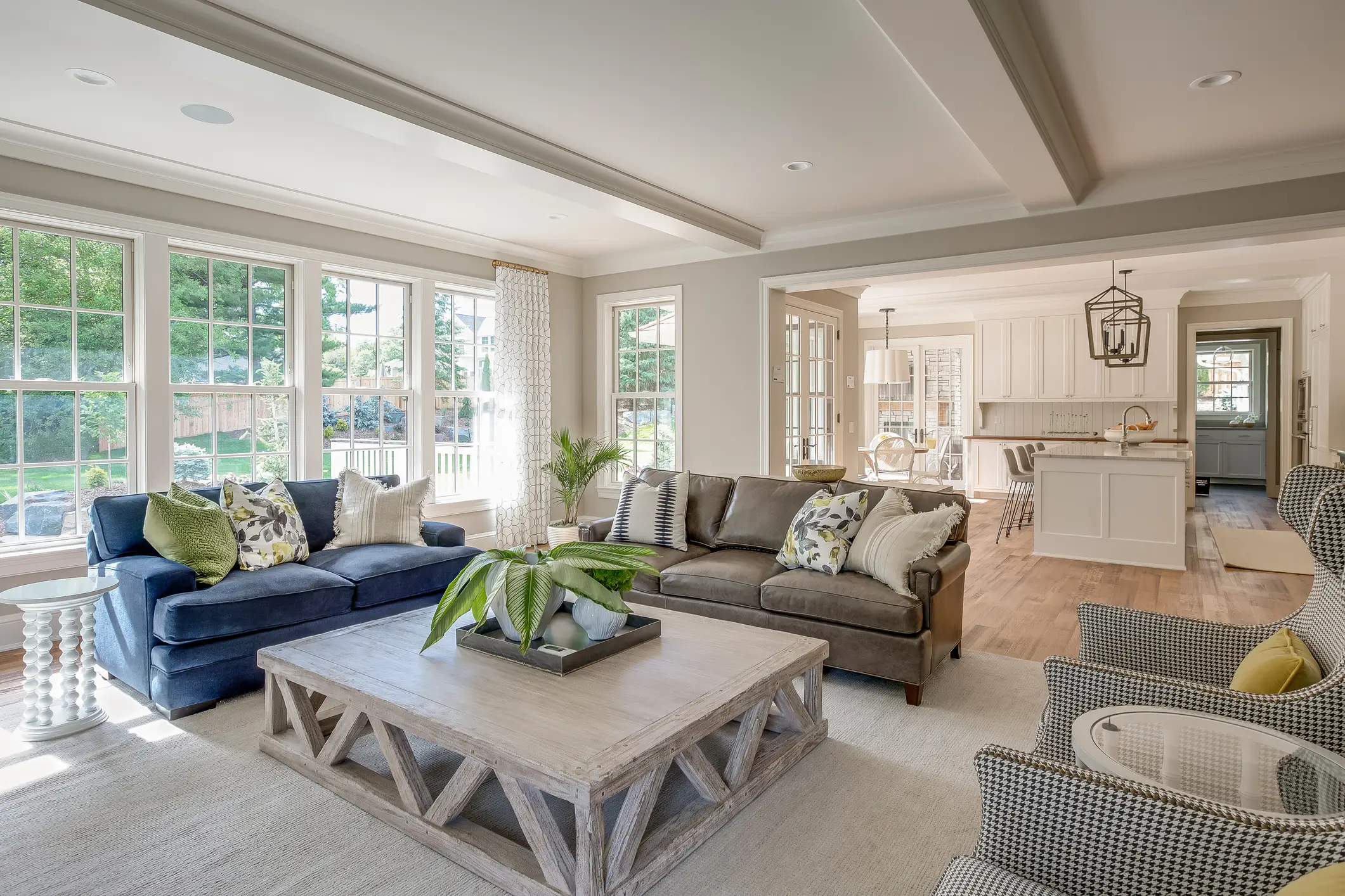 windows in livingroom white