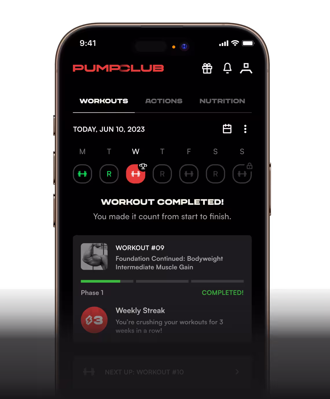 Pump Club iPhone screen celebrating a completed Workout #09 with a three-week streak badge.