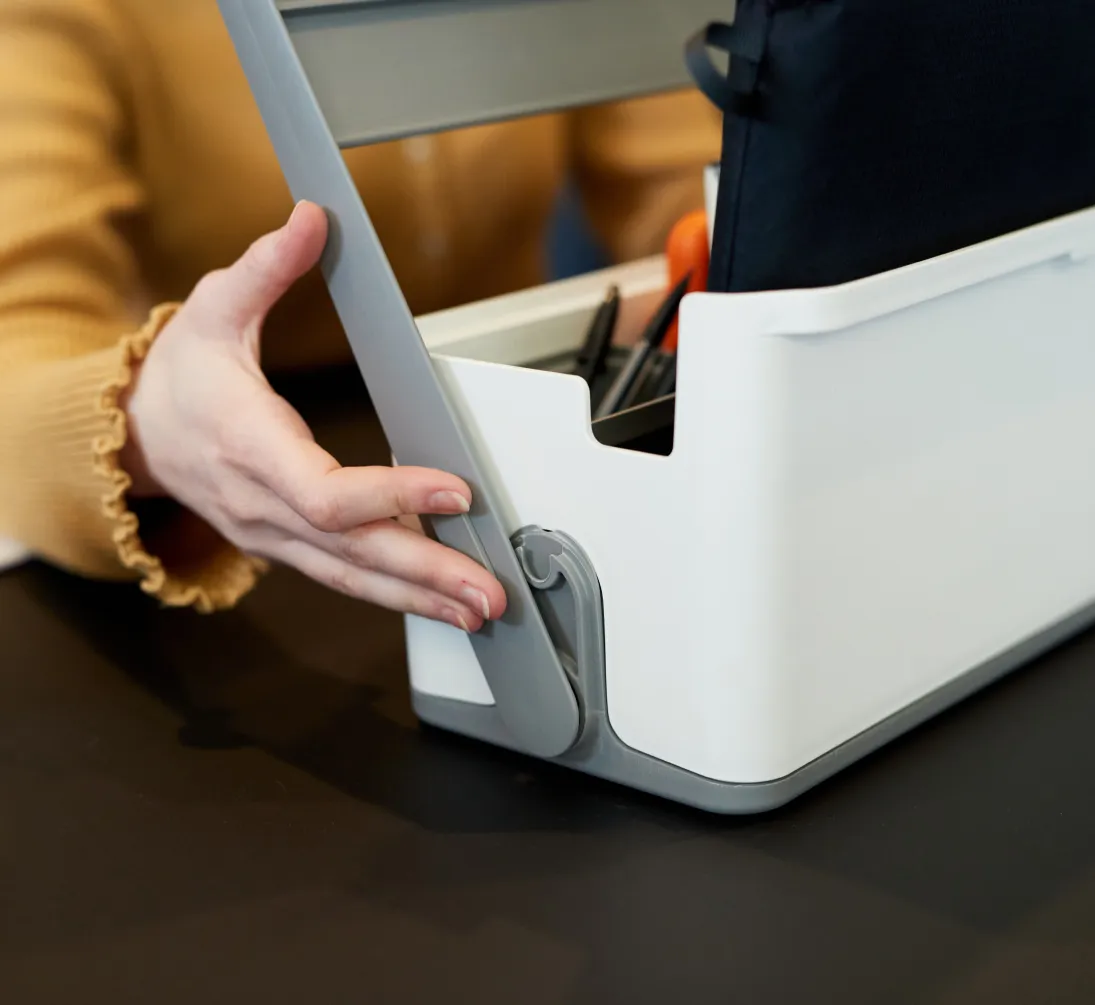 A person using a white Hotbox carry case.