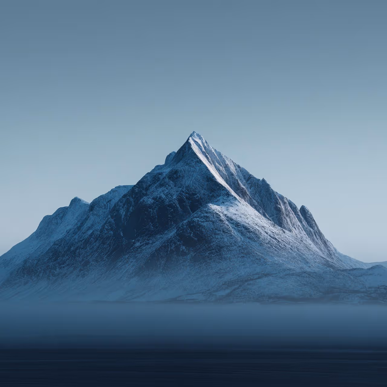 Fjellandskap i dempet lys som symboliserer styrke og stabilitet