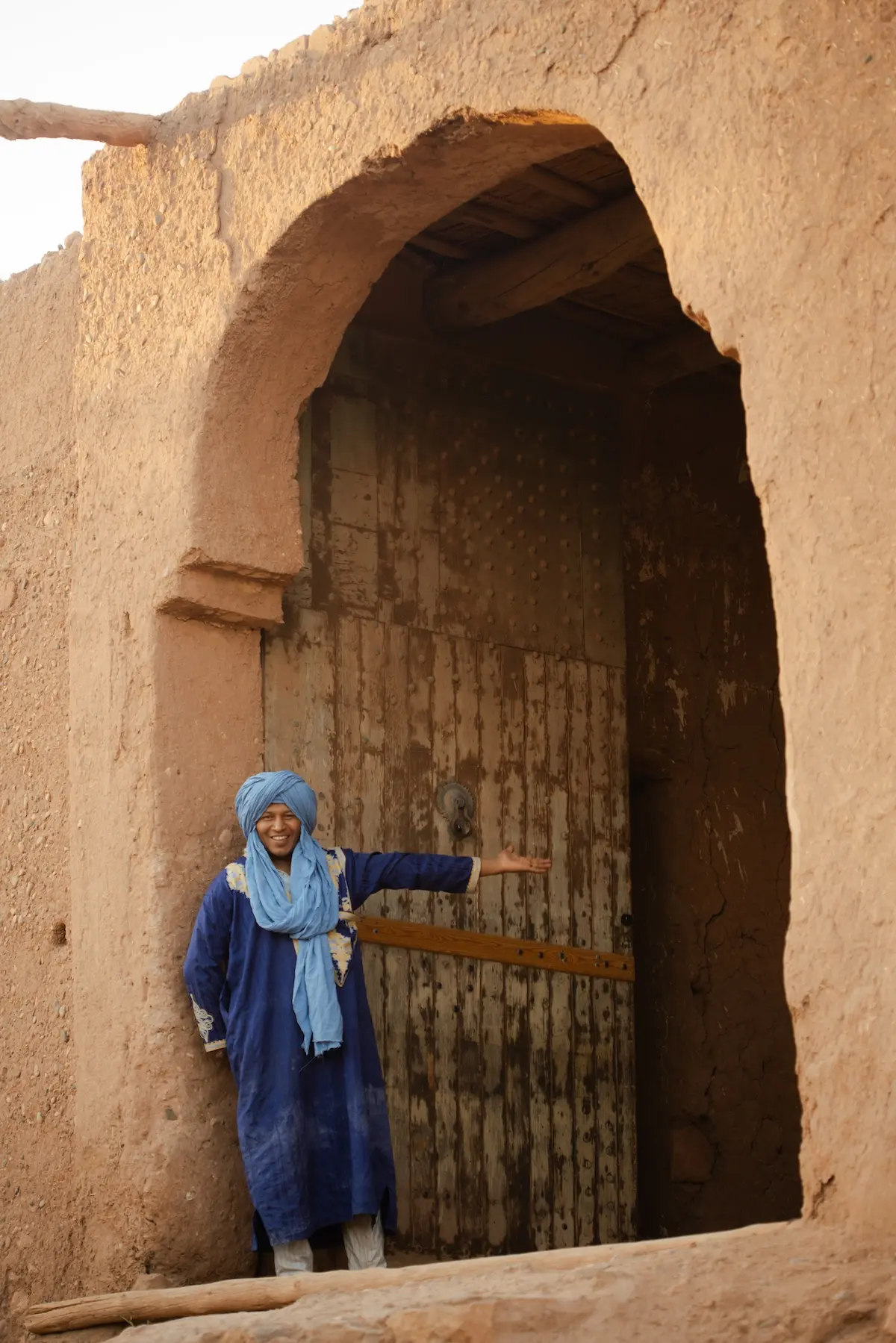 An amazigh berber welcoming guests to Ait Ben Haddou in Morocco