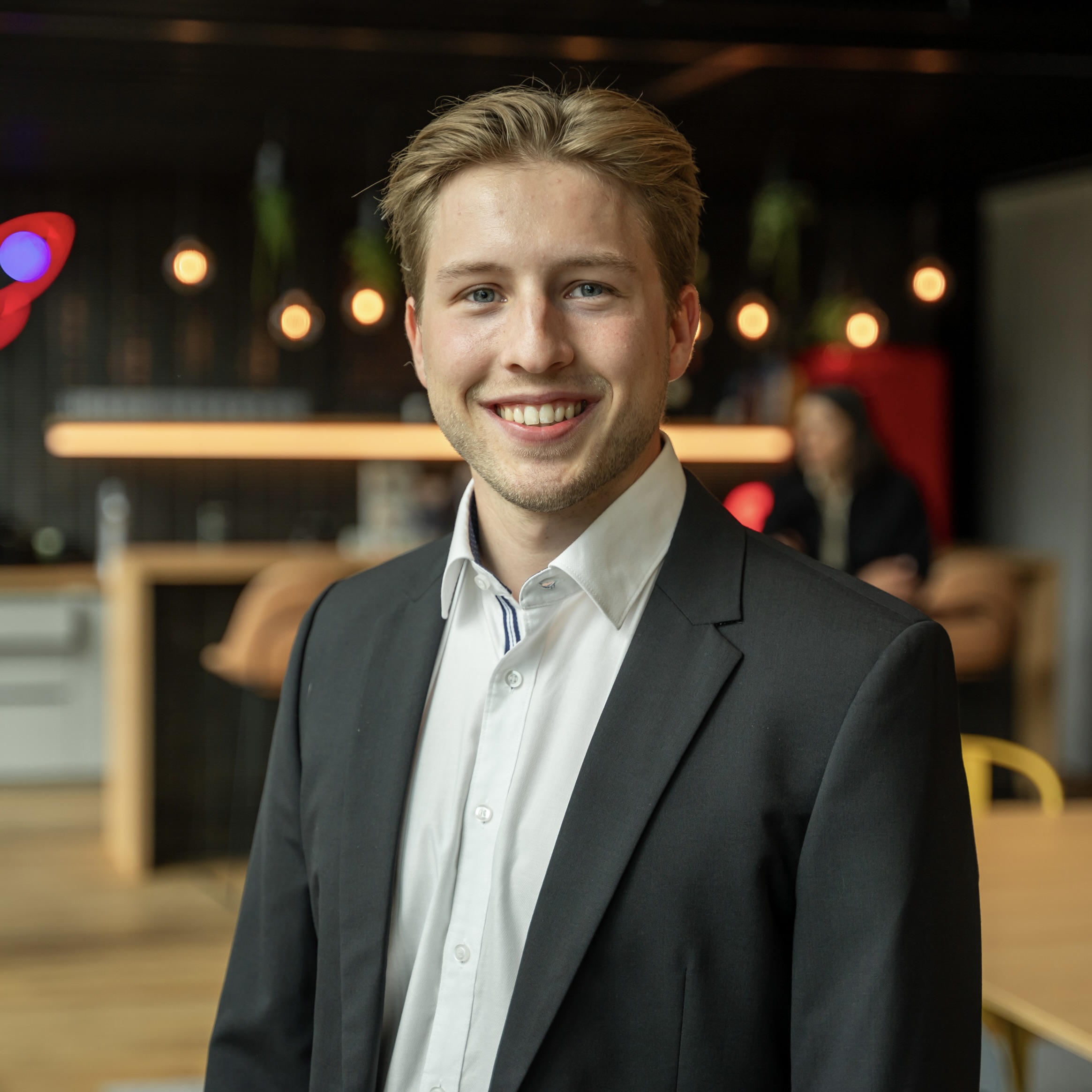 <subject>[headshot] image of customer (for a productivity tools business)</subject>