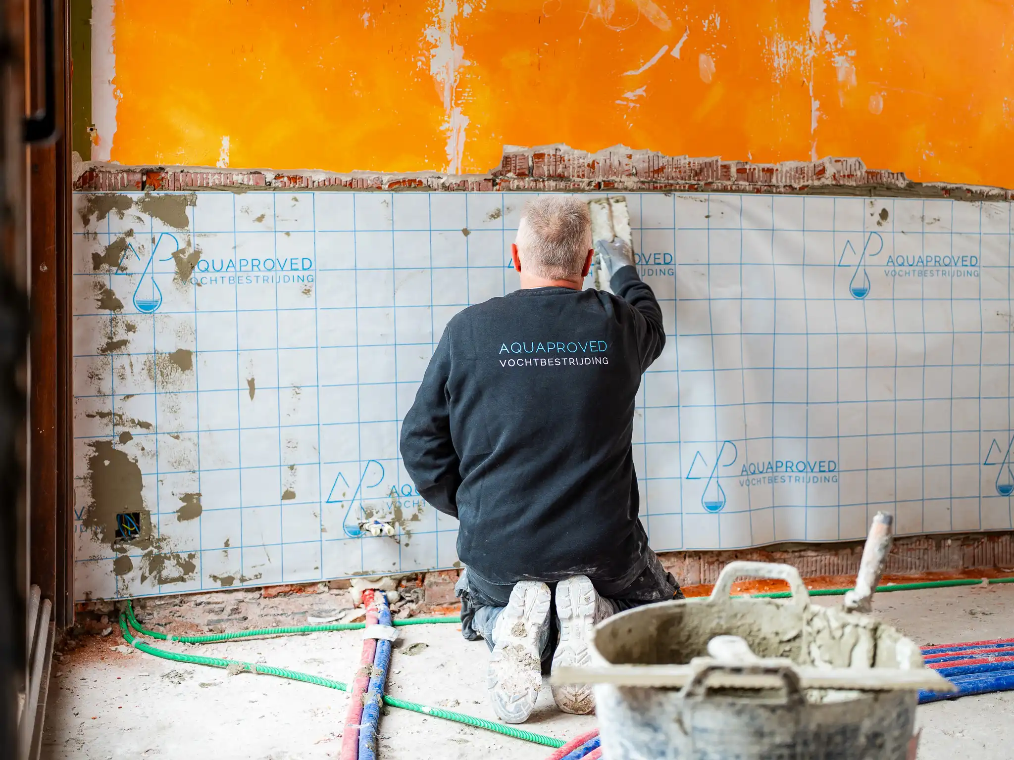 AQUAPROVED plaatst een SNC-membraan tegen salpeter bij opstijgend vocht