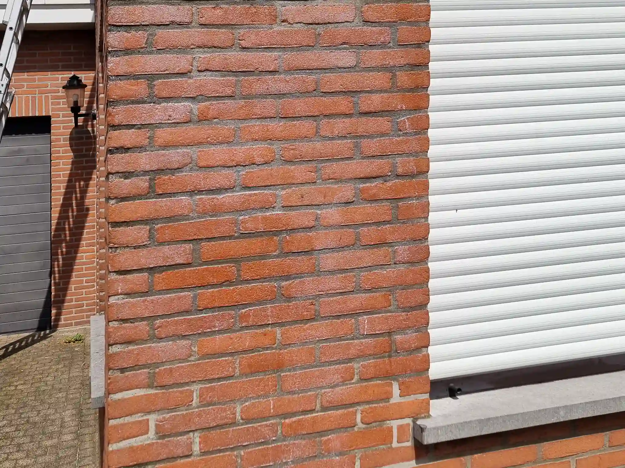 AQUAPROVED behandelt de gevel met een hydrofuge impregnatiemiddel