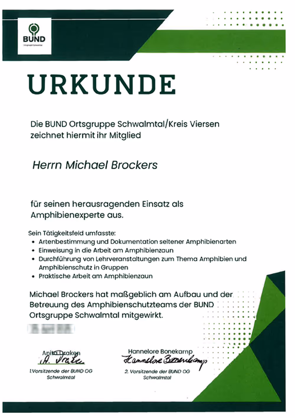 Urkunde der BUND Ortsgruppe Schwalmtal/Kreis Viersen, verliehen an Herrn Michael Brockers für herausragenden Einsatz als Amphibienexperte, inklusive Auflistung seiner Tätigkeiten und Unterschriften der Vorsitzenden.