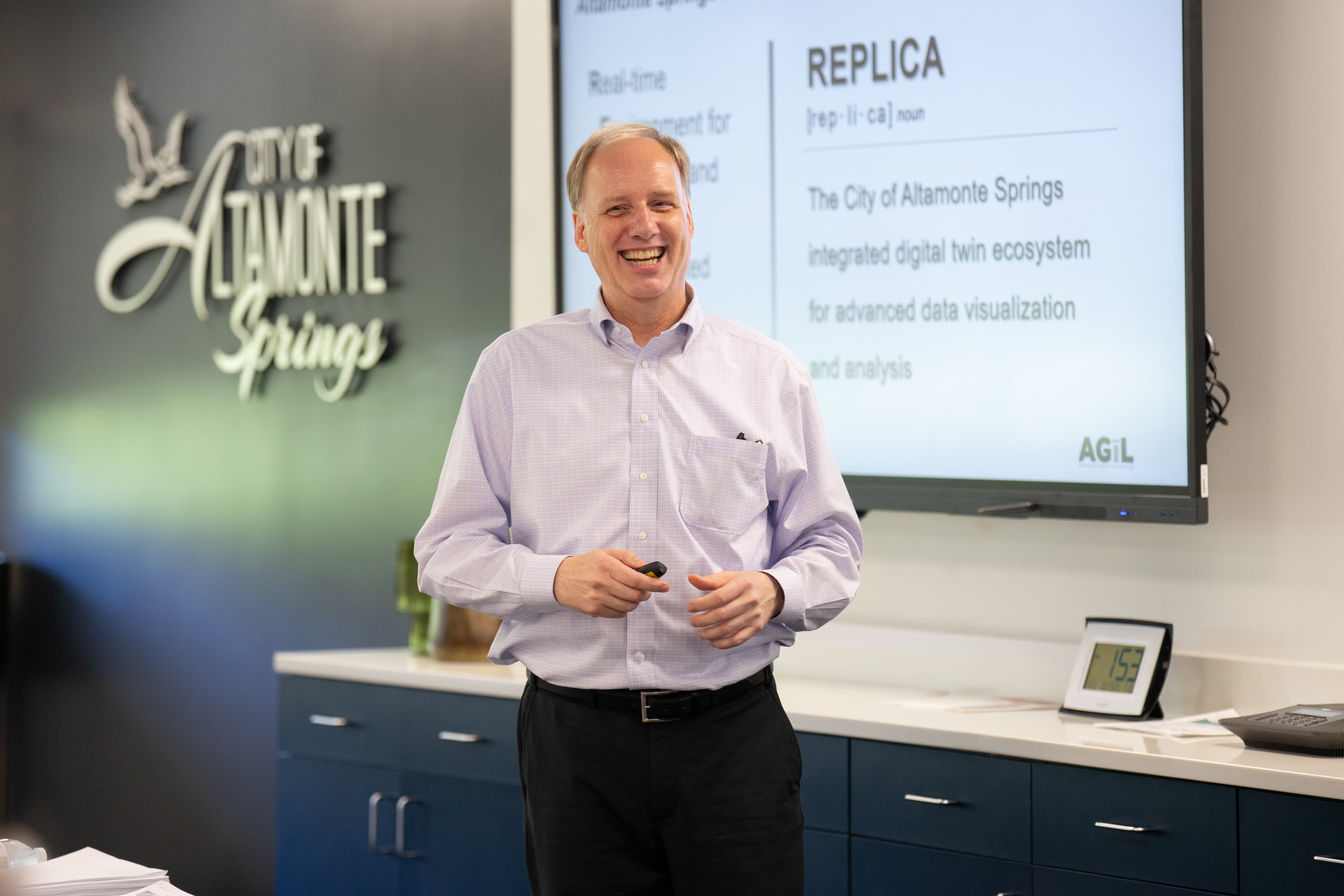 Man standing in front of a room presenting a lecture