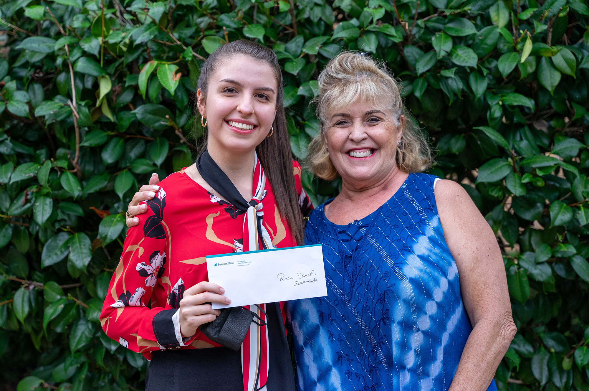 2021 Student scholarship winner poses with her mother