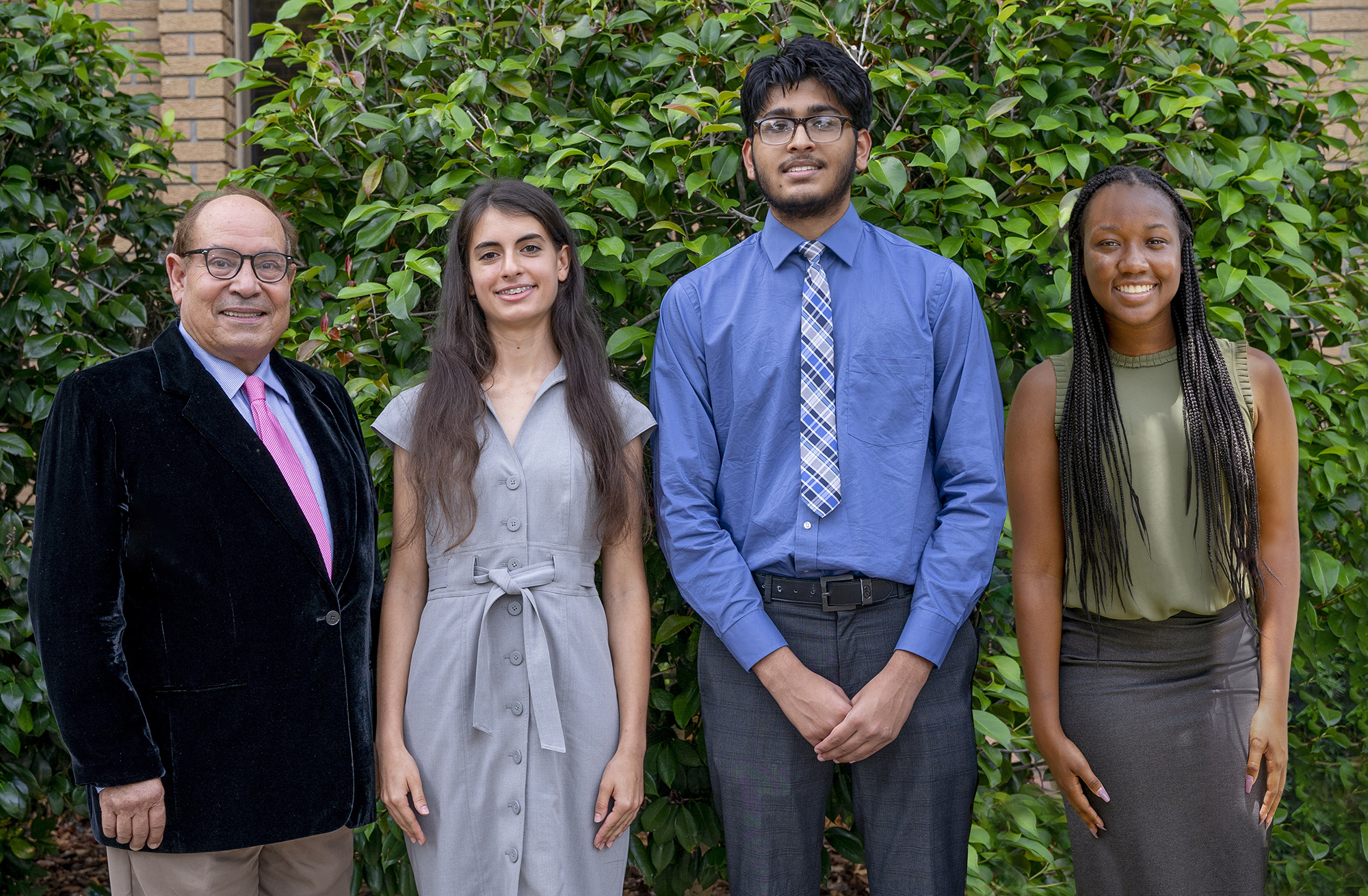 2022 Student scholarship winners pose with donor