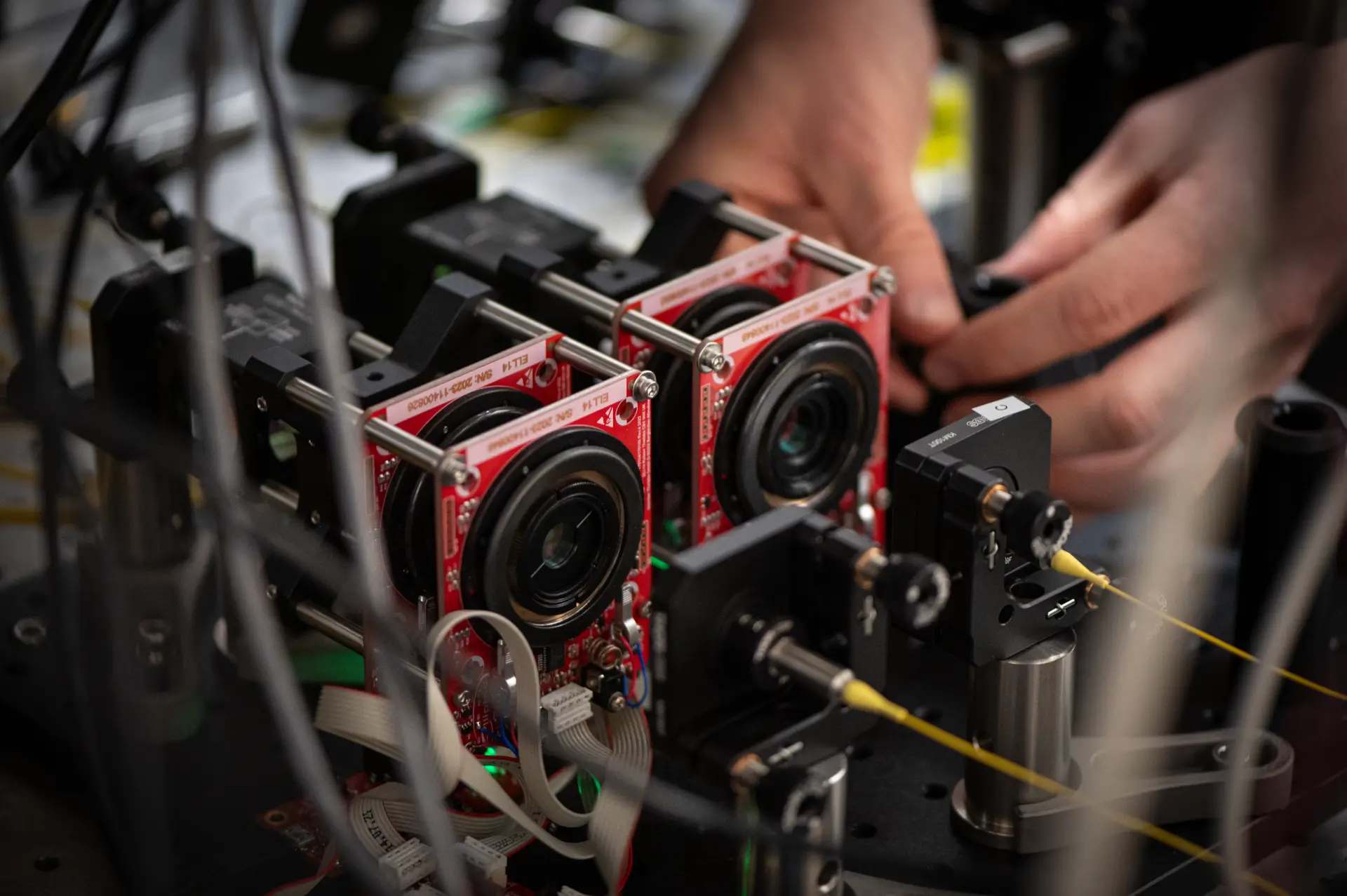 Entanglement source optics with hands