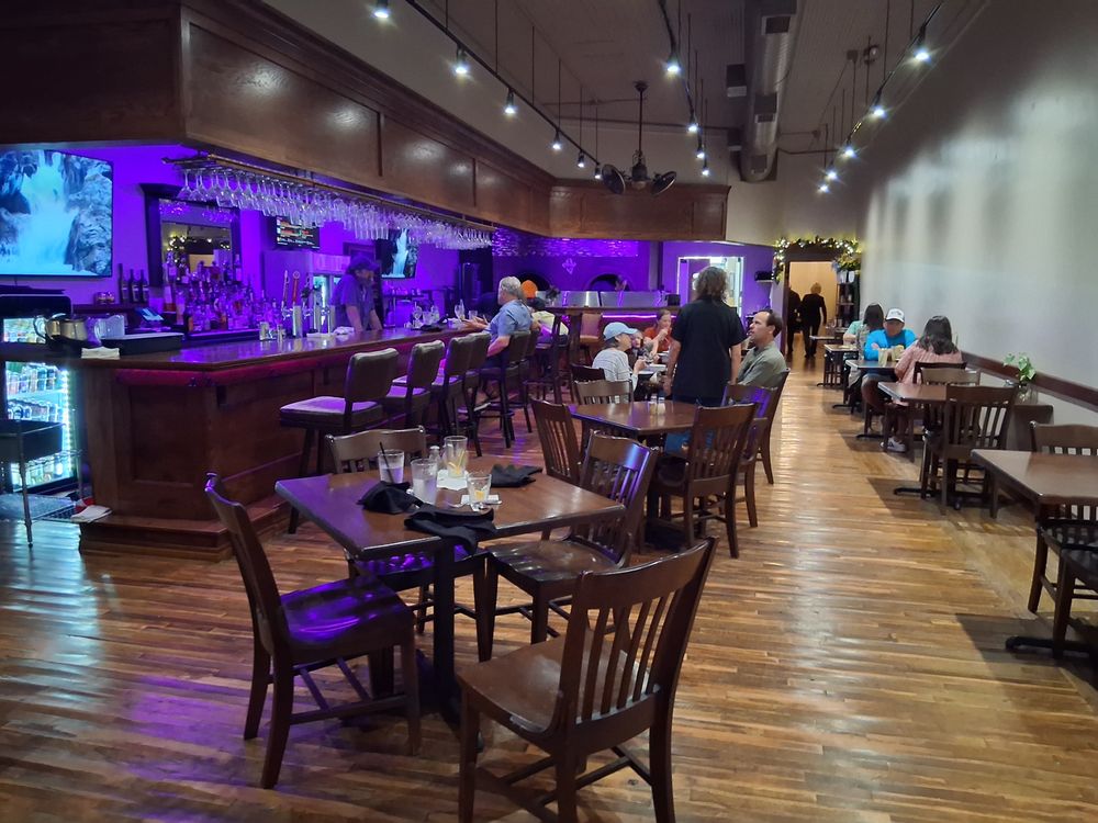 image of a historic courthouse (for a legal tech)