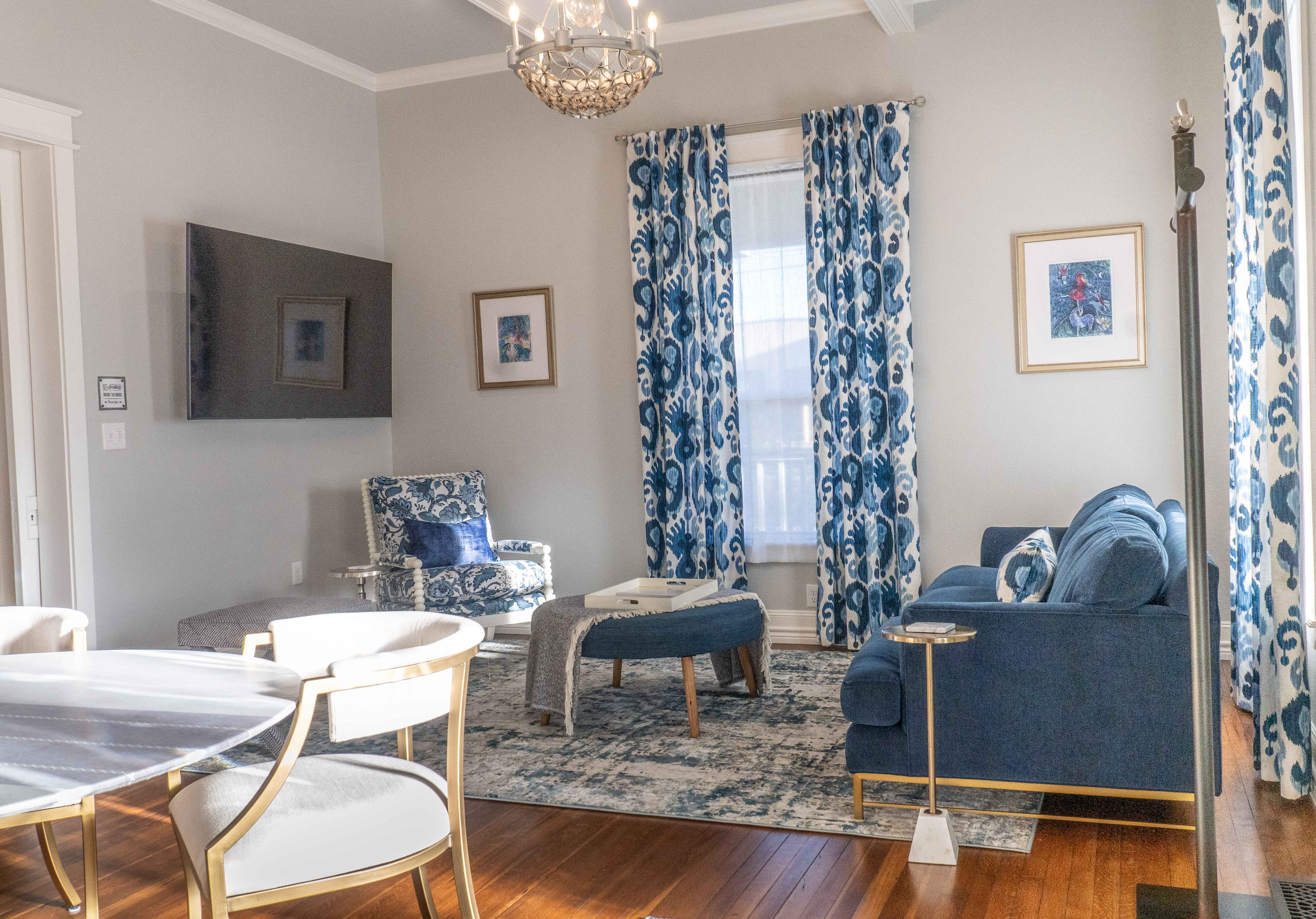 [background image] image of breakfast table setting (for a bed & breakfast)