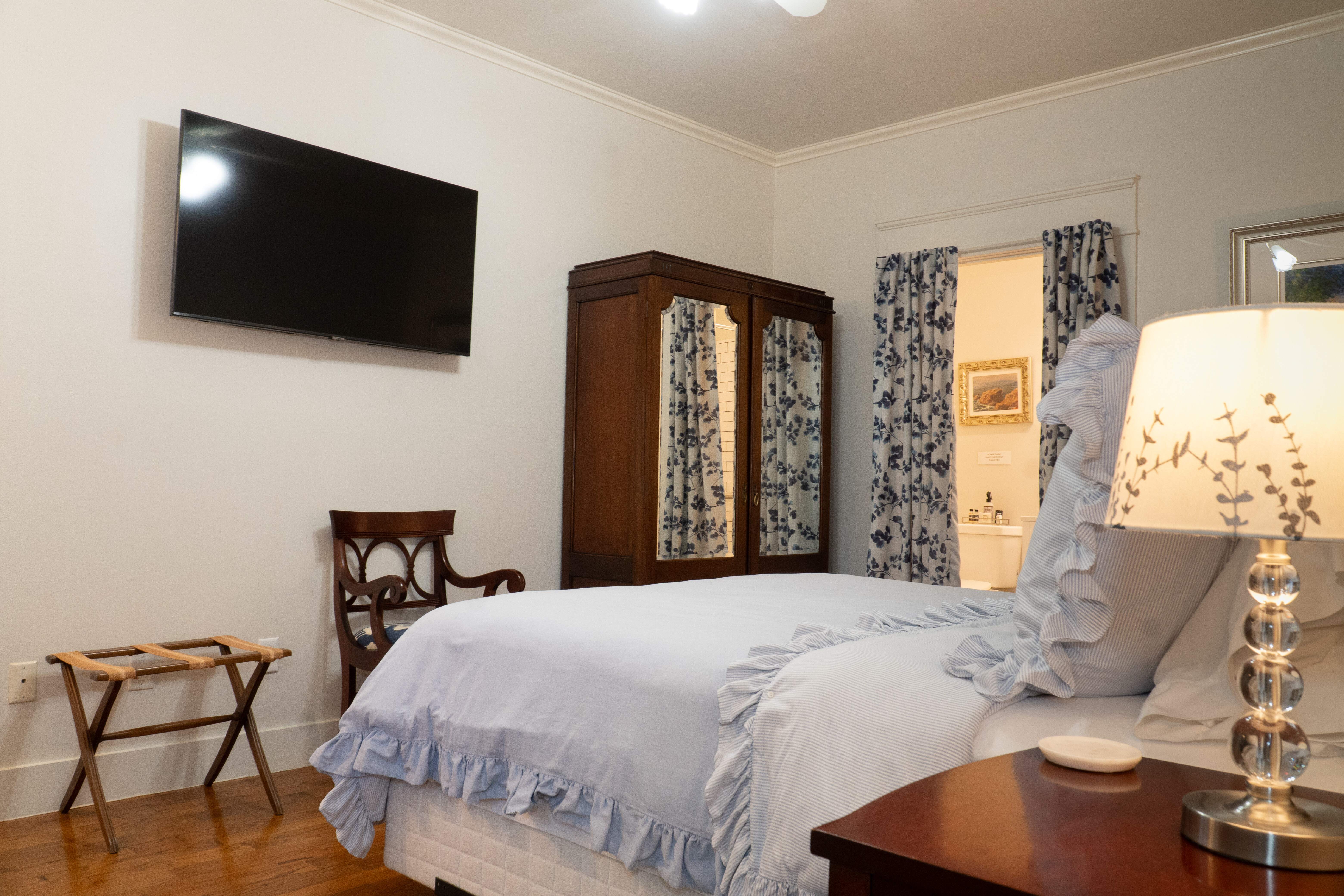 image of charming bed & breakfast exterior