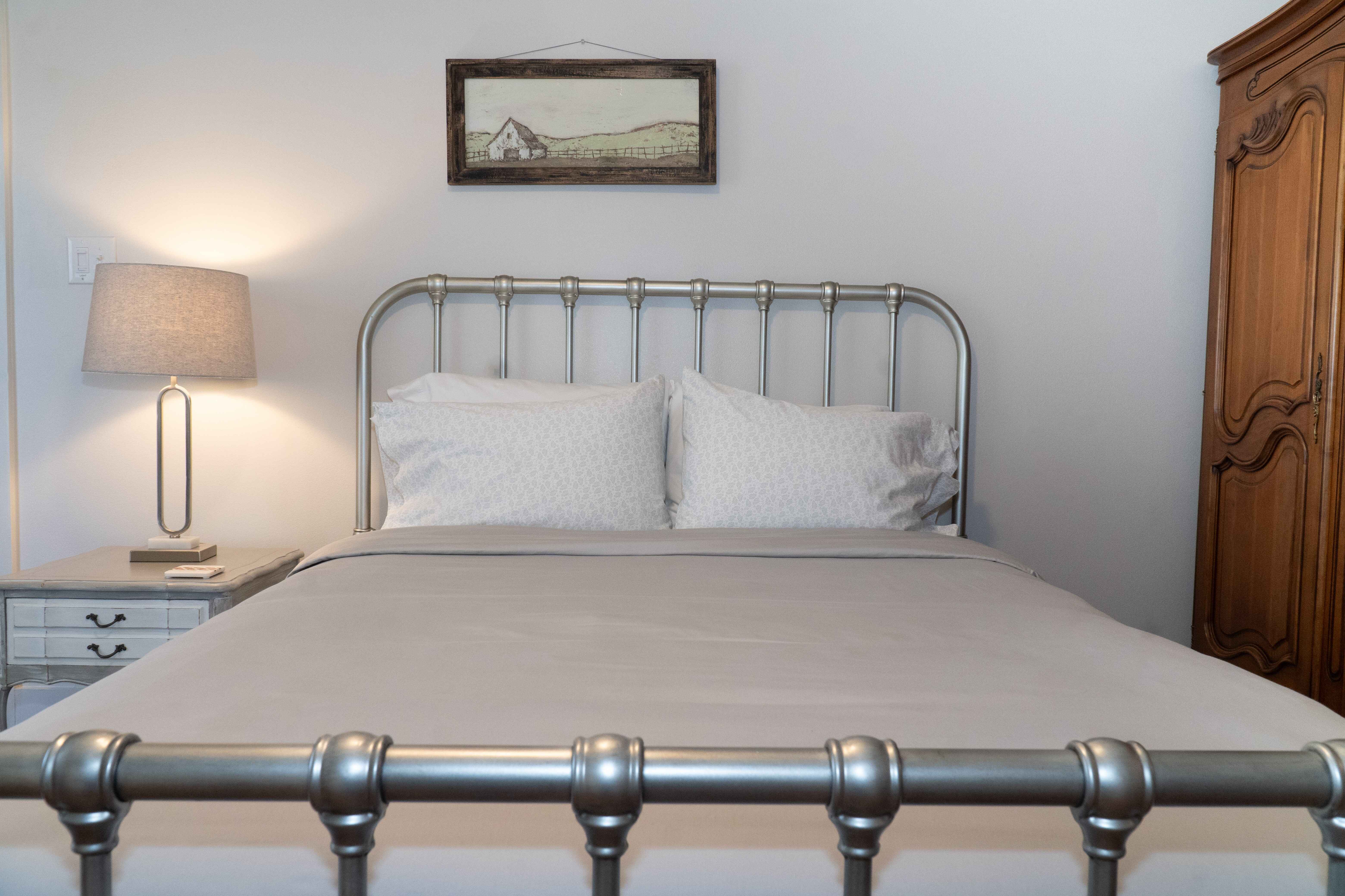 [background image] image of breakfast table setting (for a bed & breakfast)