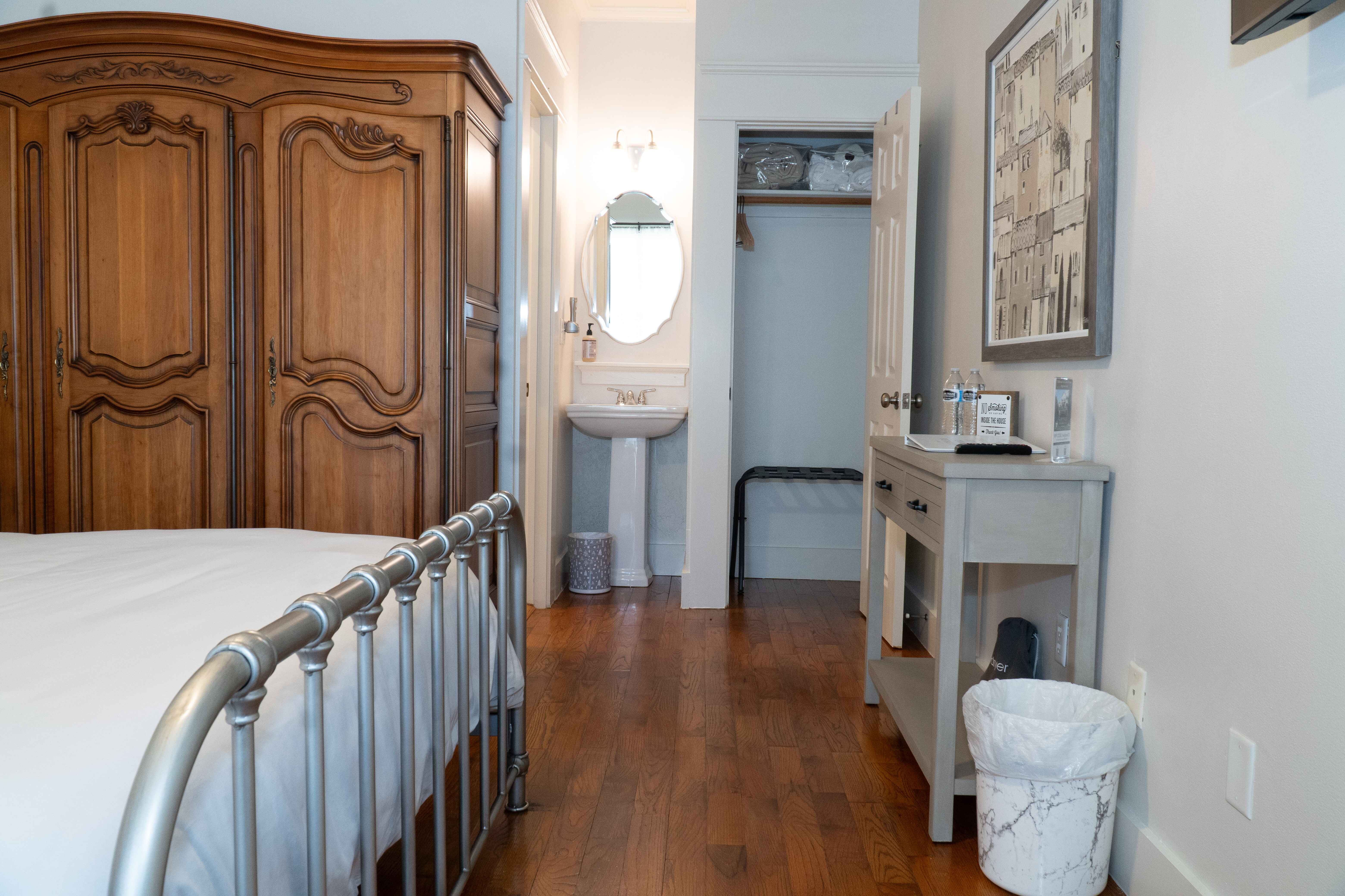 image of charming bed & breakfast exterior