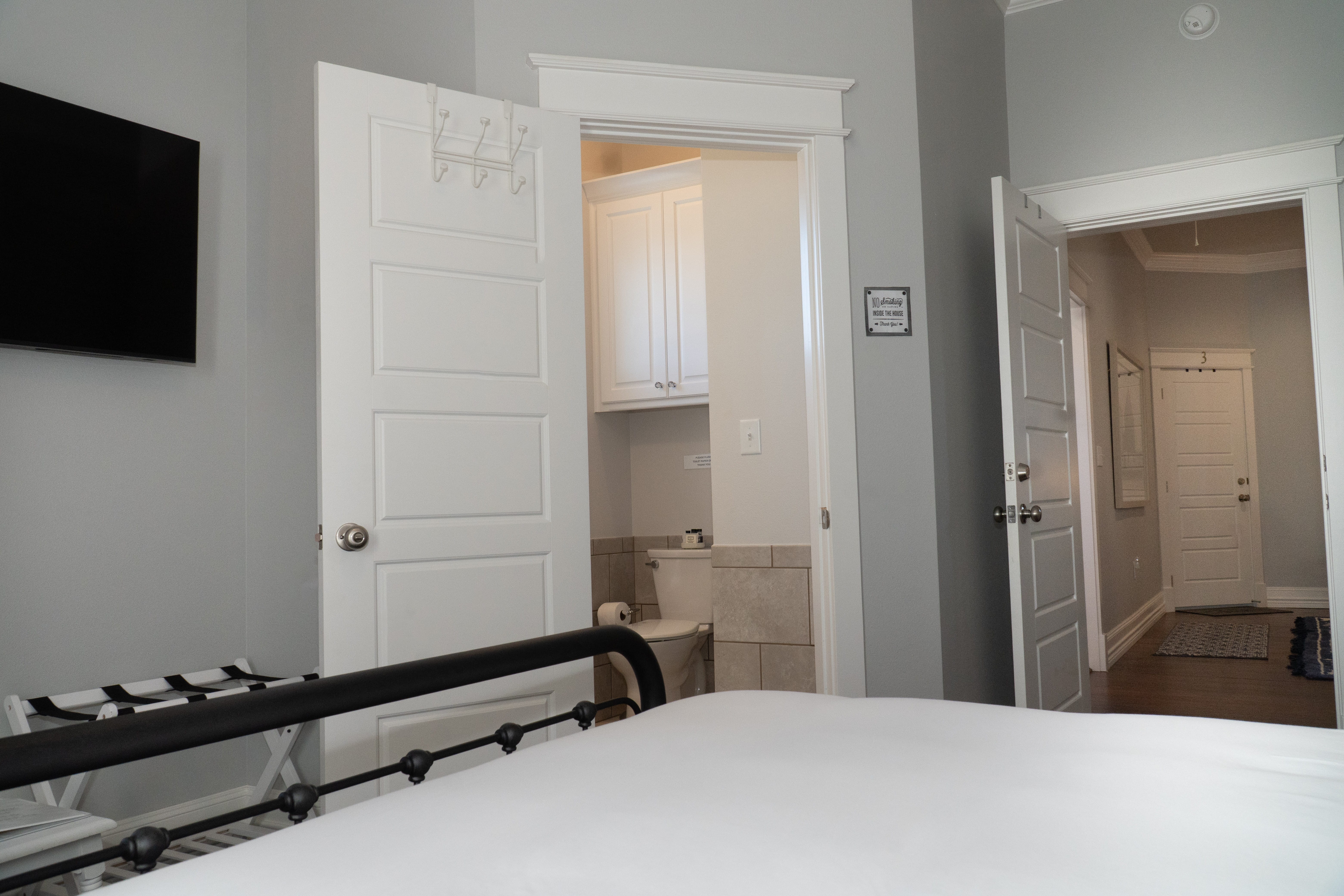 image of charming bed & breakfast exterior