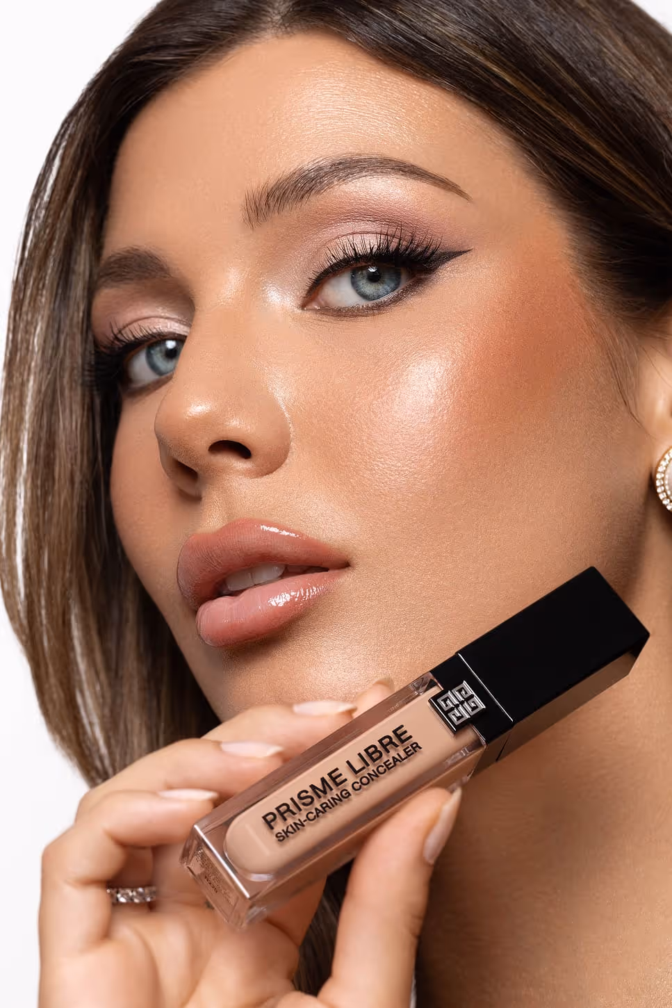 Glamurozni makeup sa Givenchy Prisme Libre Skin-Caring Concealerom – profesionalni šminker Pančevo