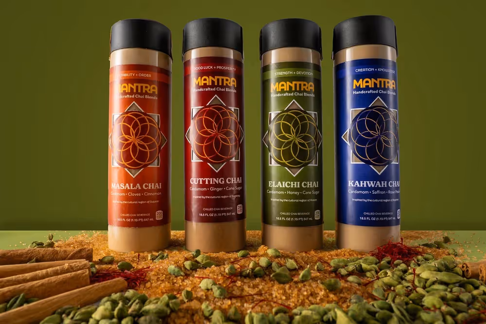 MANTRA stick packs lined up with spices and pizza in the background, food photography by Photos by Lars.