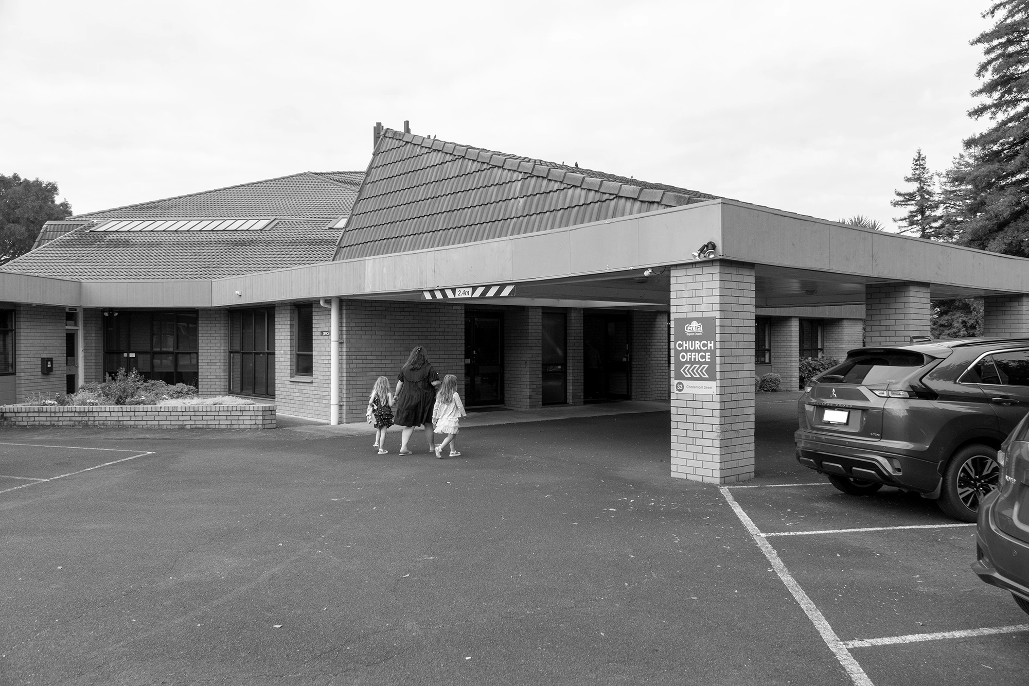 image of a historic courthouse