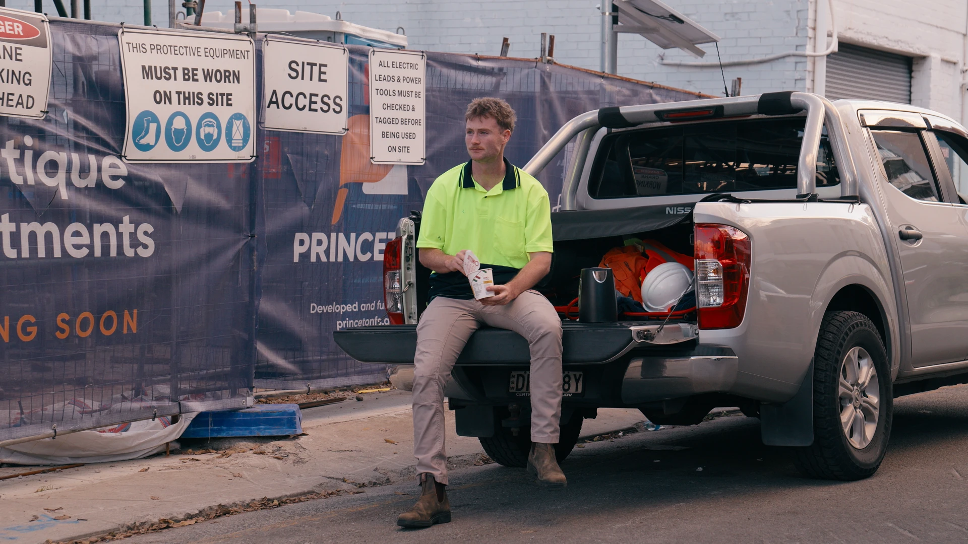 Attimo lunch break beside a ute