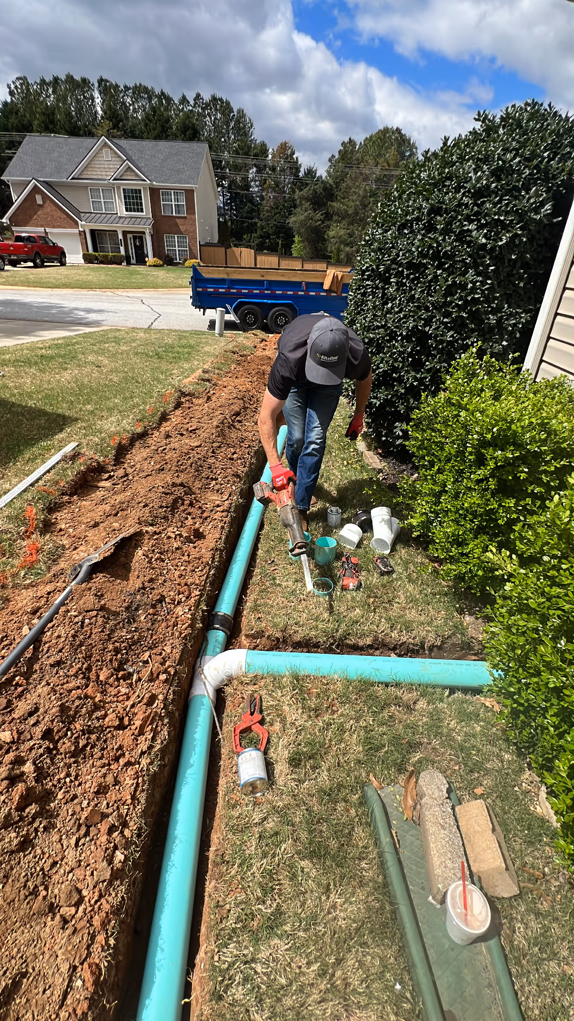 Installing an underground drainage system