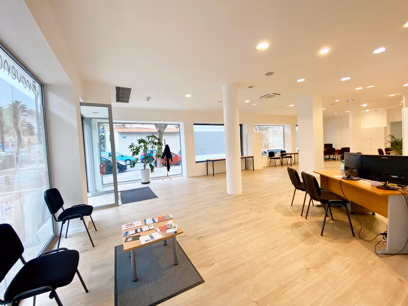 Intrérieur de l'agence d'aide à domicile Provence Aide Services à Hyères