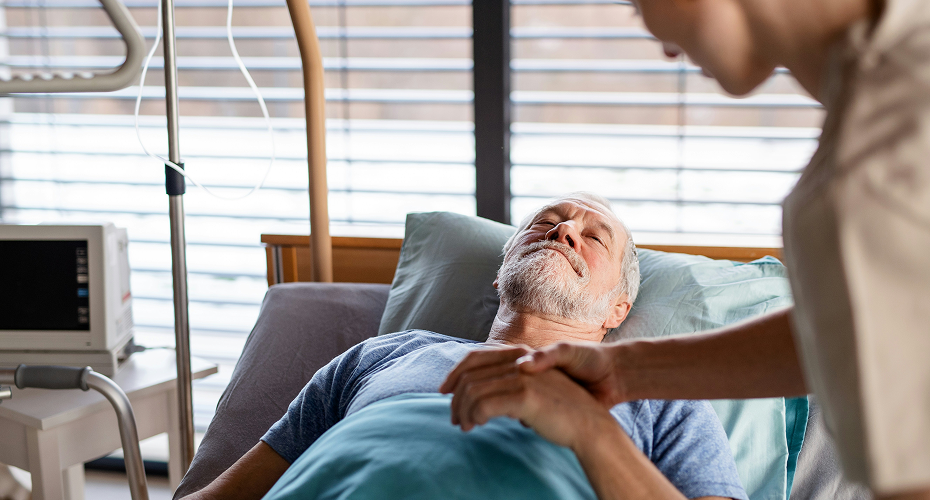 Guide complet pour un retour à domicile après hospitalisation dans le Var avec l'aide d'une auxiliaire de vie bienveillante.