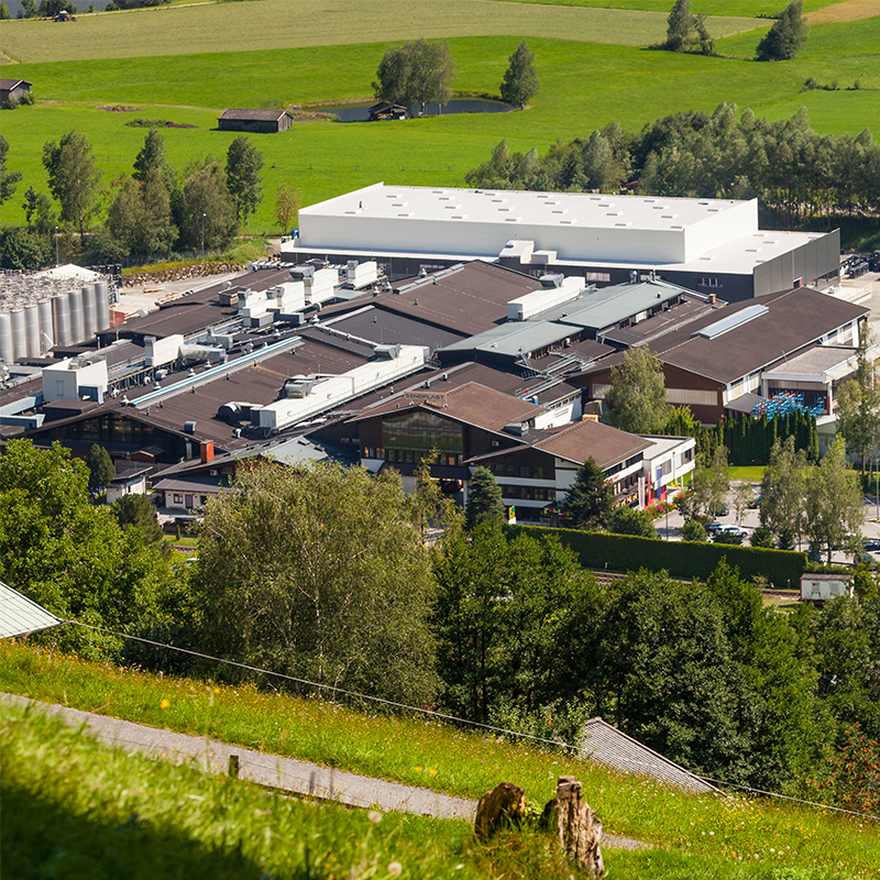 Das Hauptgebäude der Firma Senoplast