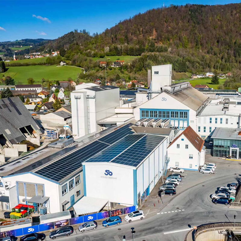 Das Hauptgebäude der Firma Stoelzle