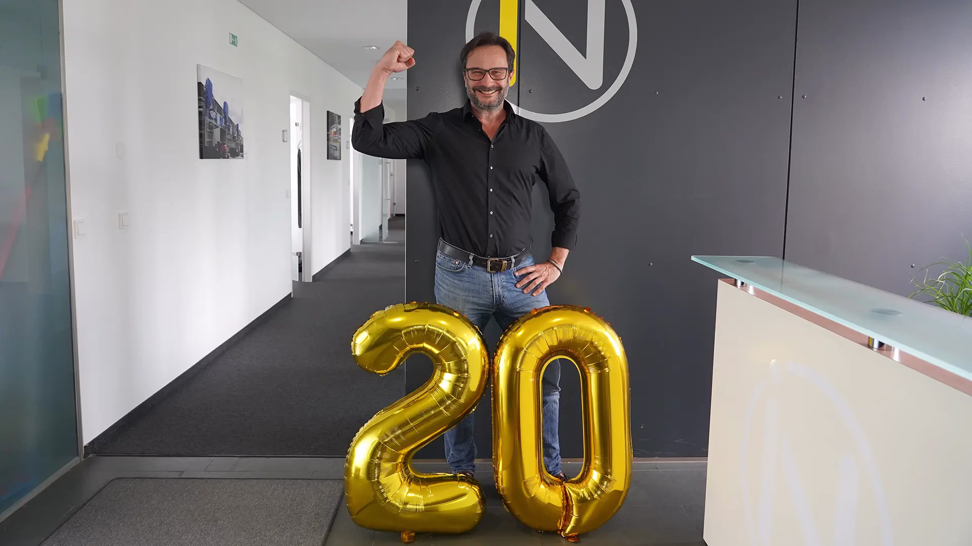 Christian Lindner, CEO Infranorm freut sich über 20 Jahre Infranorm