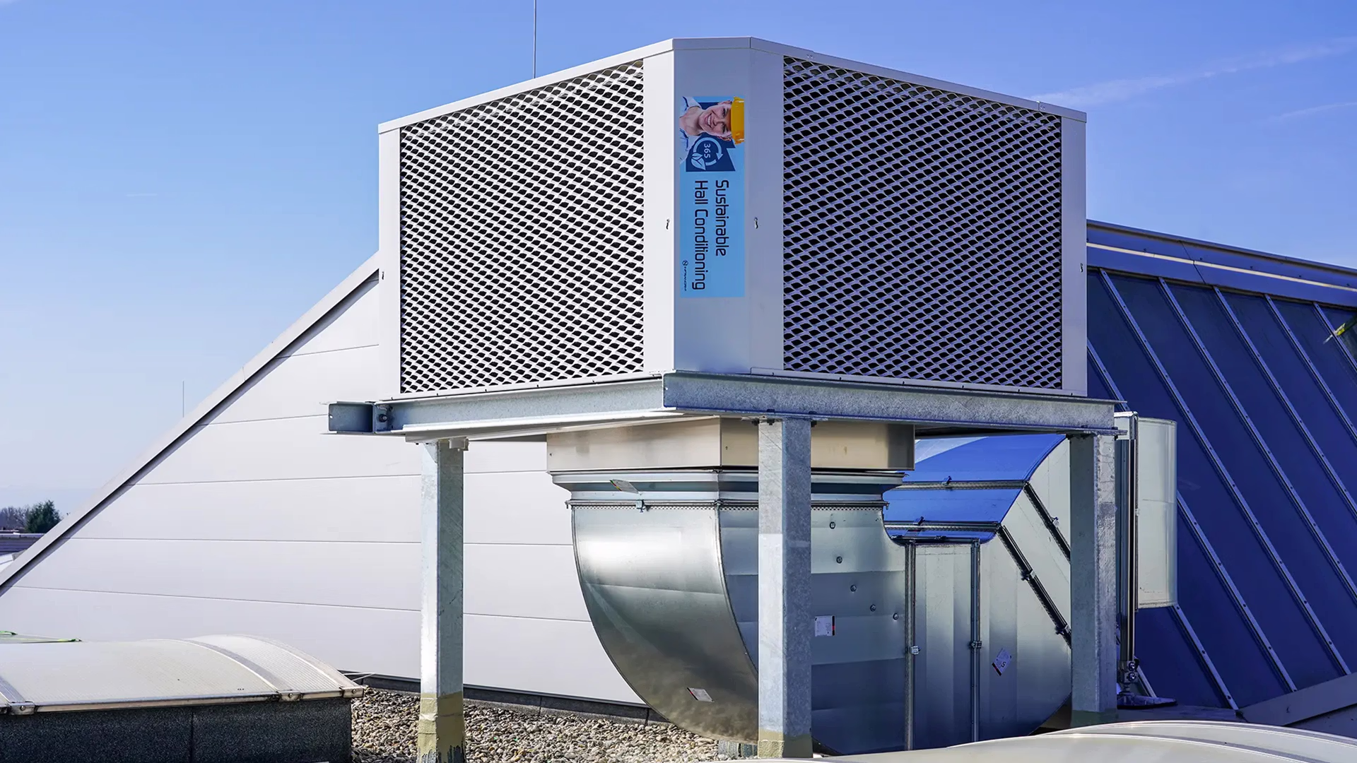 Sustainable Hall Conditioning auf dem Dach eines Firmengebäudes