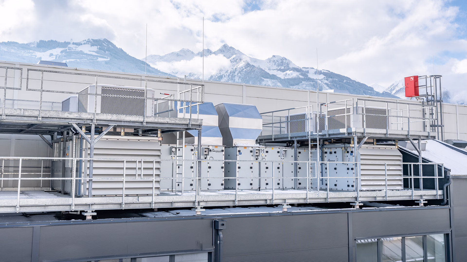 Hallenkühlung auf einem Dach montiert