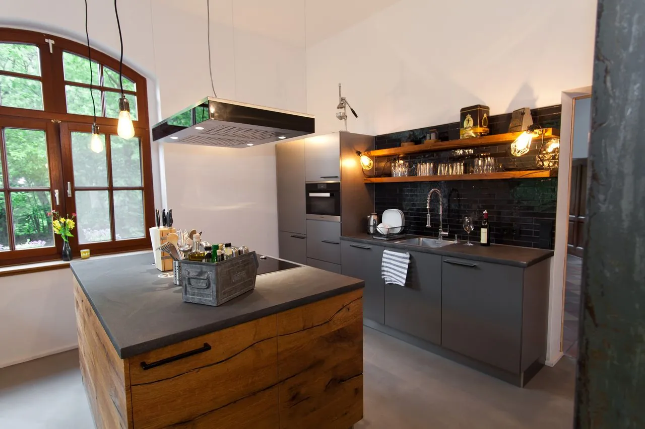 Designküche – Wenn Landhausstil auf modernes Küchendesign trifft