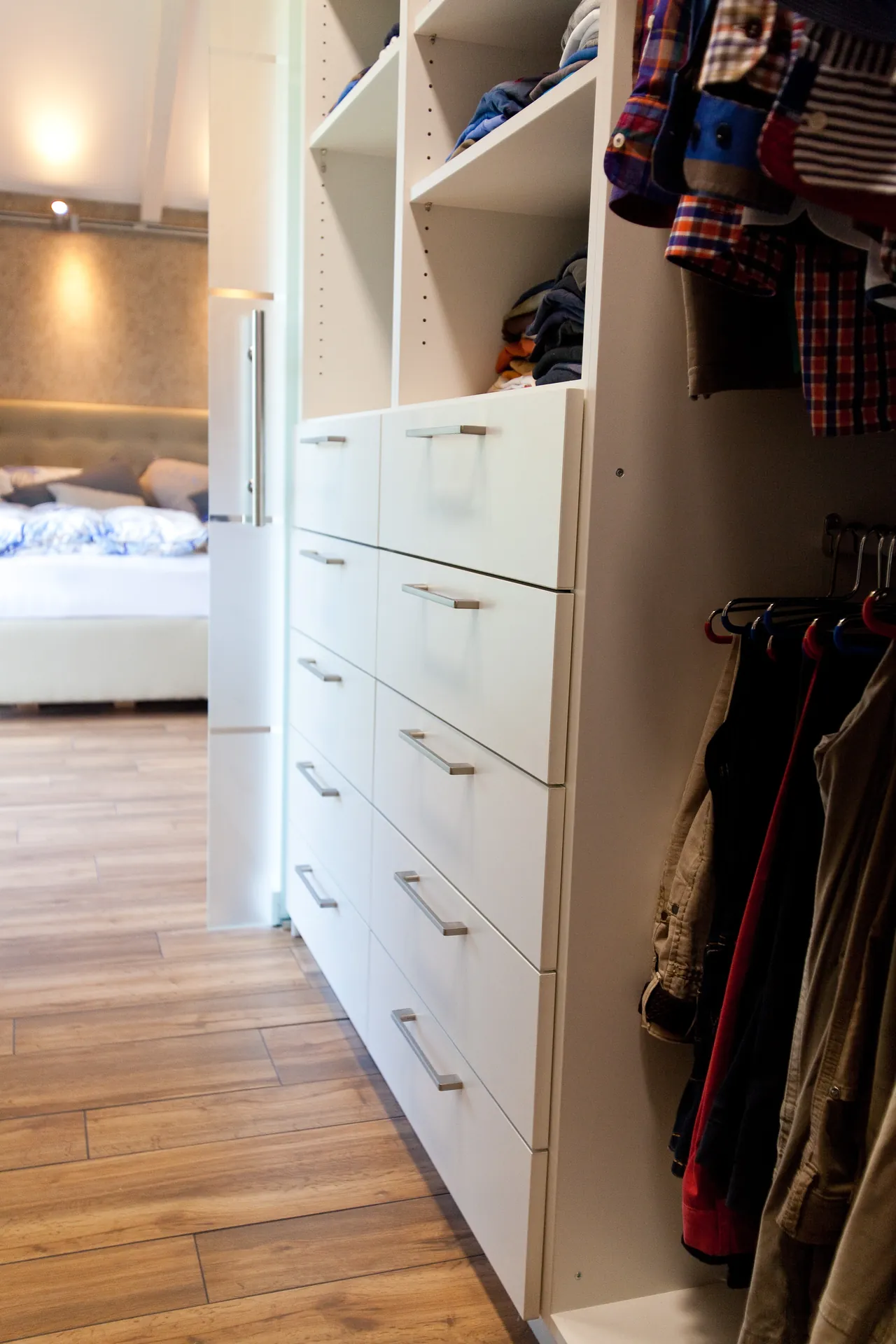 Stauraumlösung – Begehbarer Kleiderschrank mit viel Stauraum