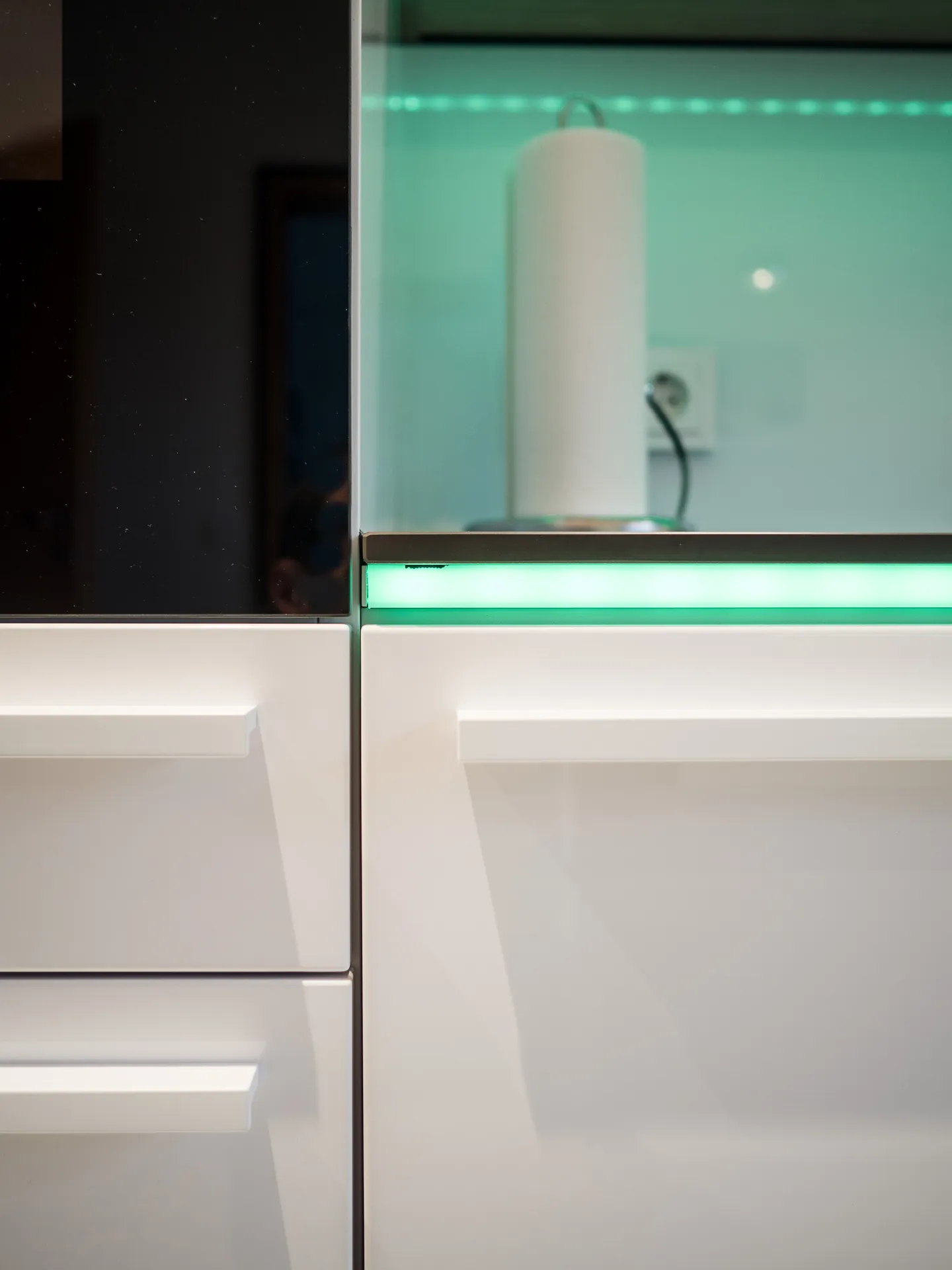 Designküche – Leicht Küche Arktisweiß mit Dekton-Arbeitsplatte