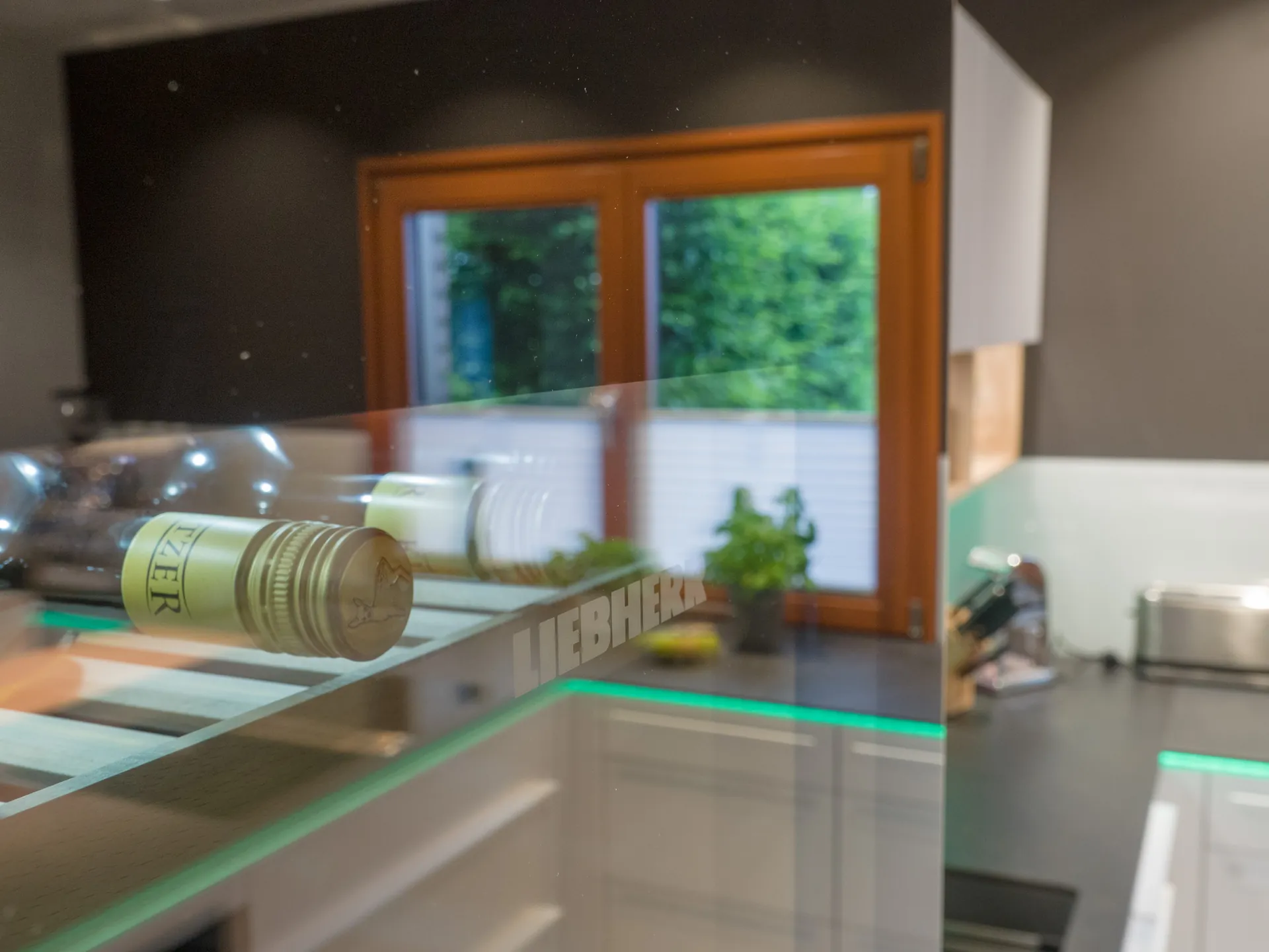 Designküche – Leicht Küche Arktisweiß mit Dekton-Arbeitsplatte