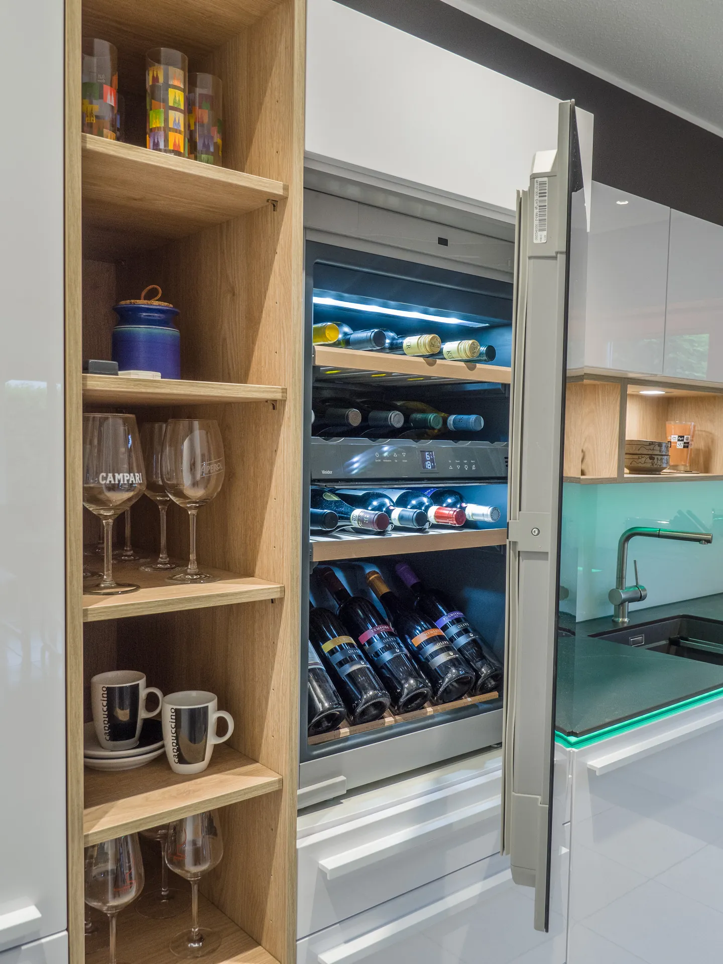 Designküche – Leicht Küche Arktisweiß mit Dekton-Arbeitsplatte
