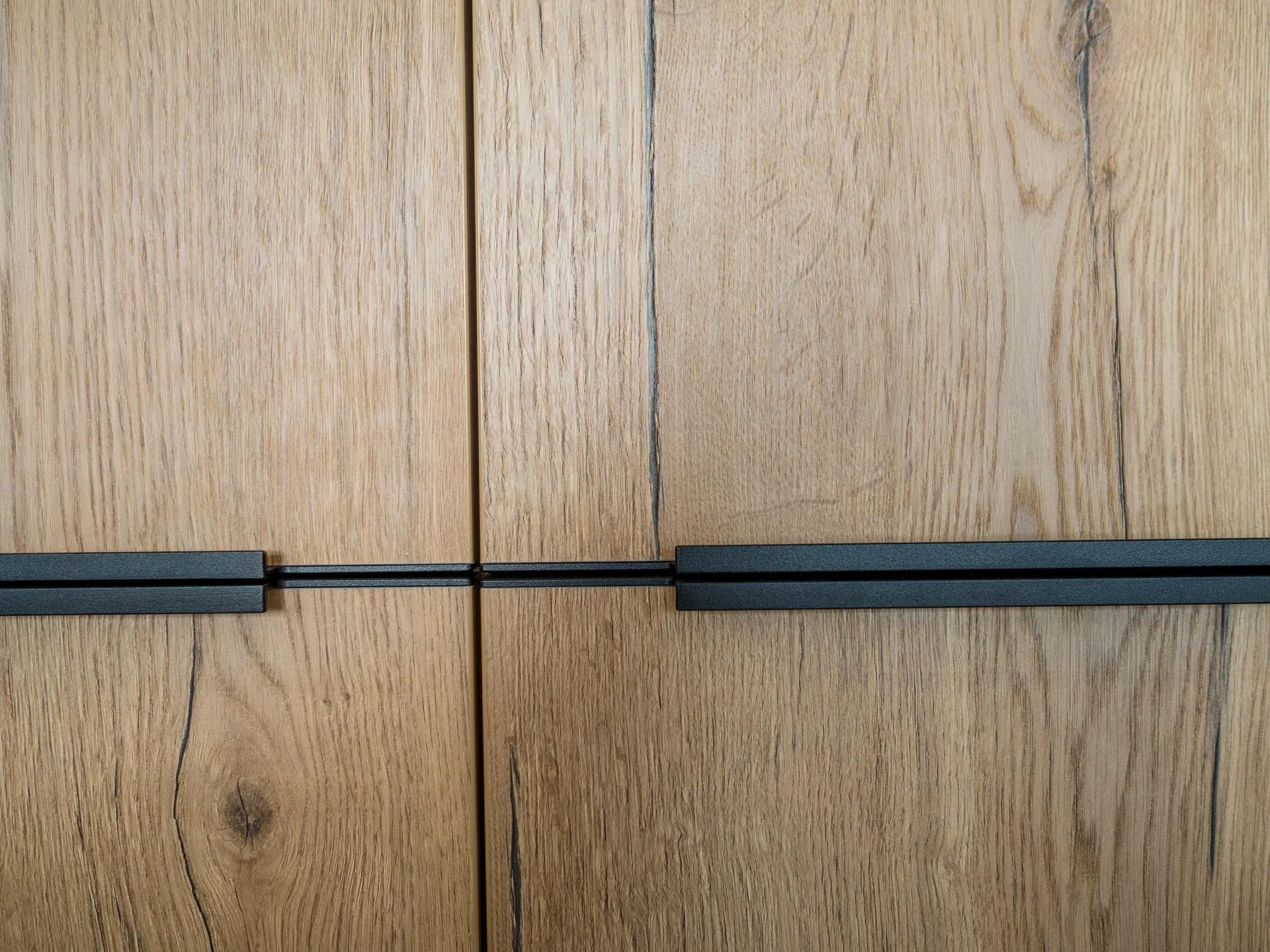 Designküche in Betonoptik – Moderne Häcker Küche mit Materialmix