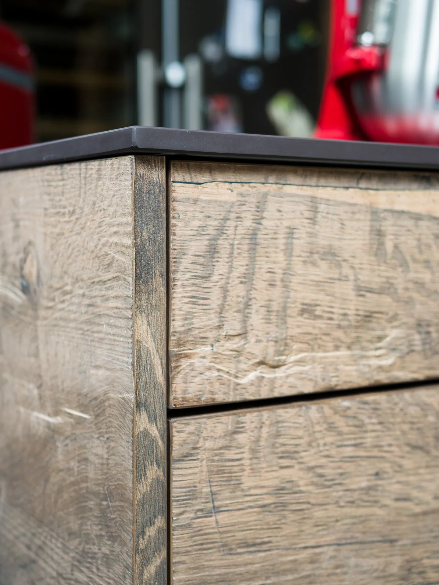 Designküche in Holz – Individuelle Schreinerküche aus Altholz