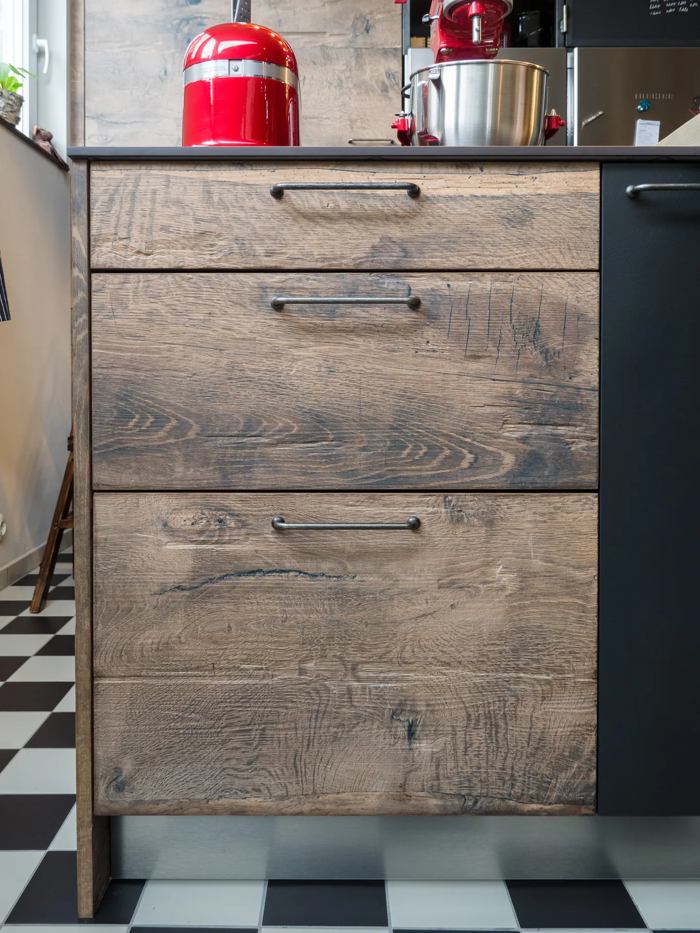 Designküche in Holz – Individuelle Schreinerküche aus Altholz