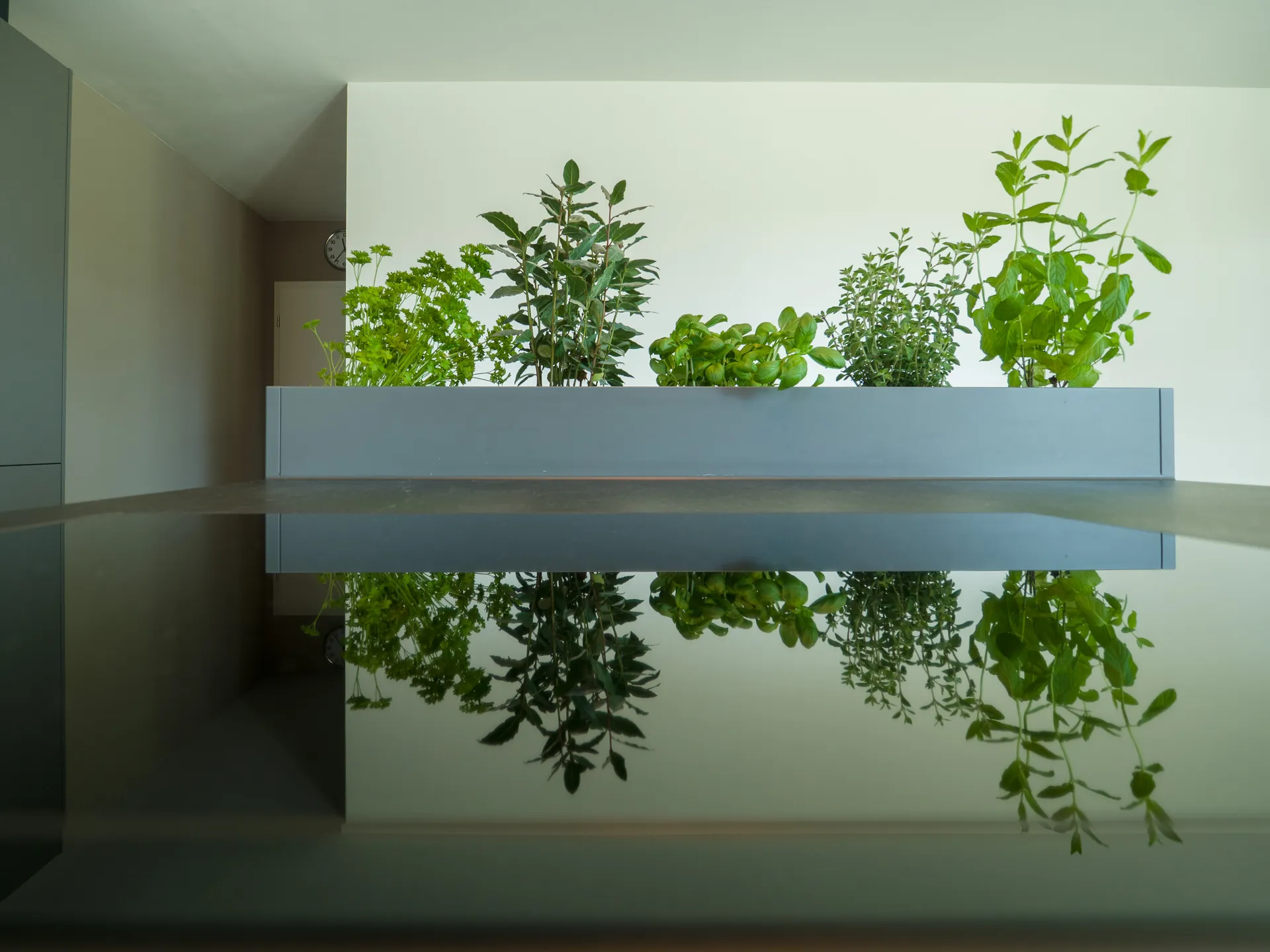 Designküche – Häcker Küche in Graphit mit Dekton-Arbeitsplatte
