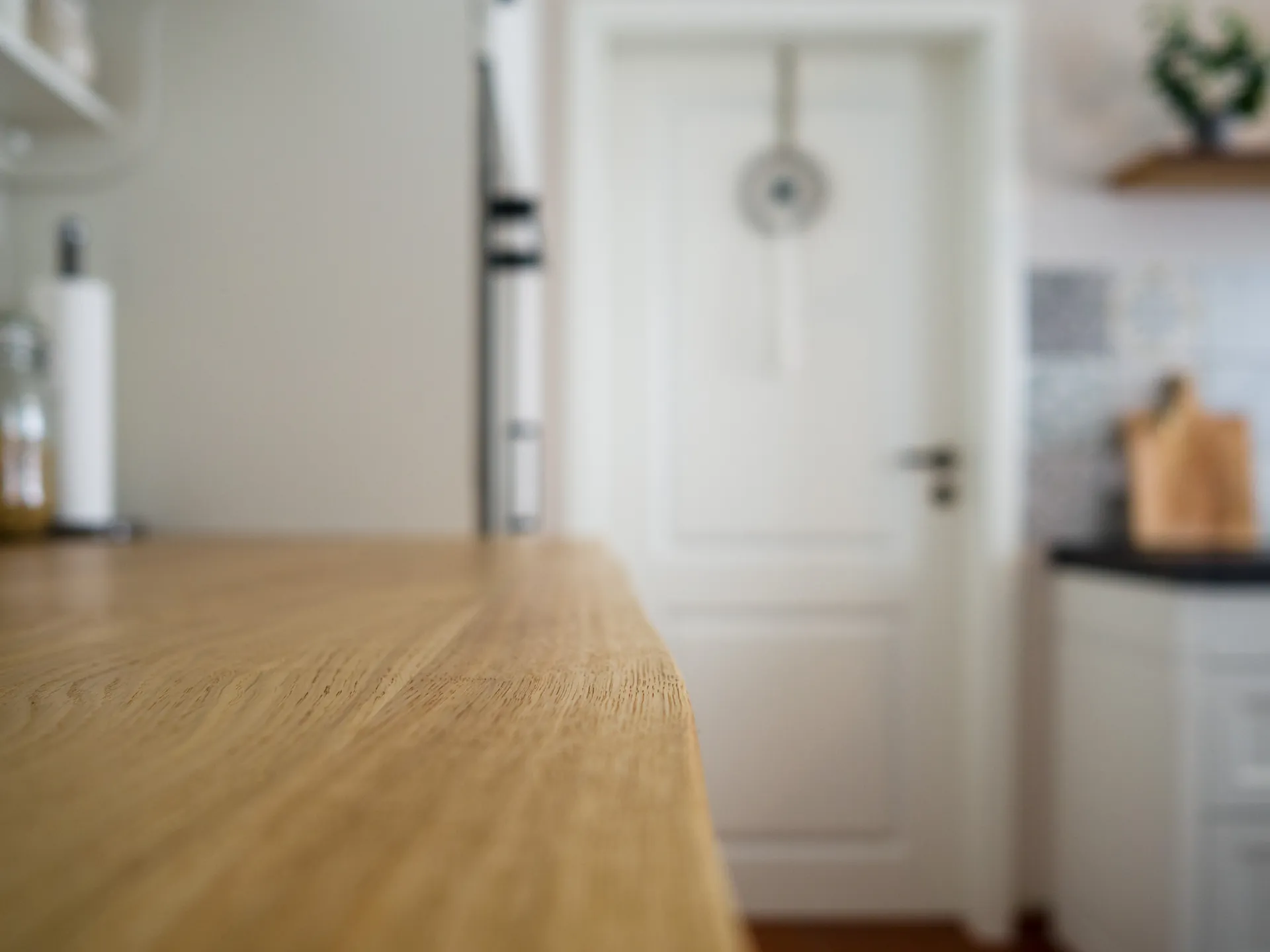 Landhausküche – Häcker Landhausküche in Esche Weiß mit Eiche