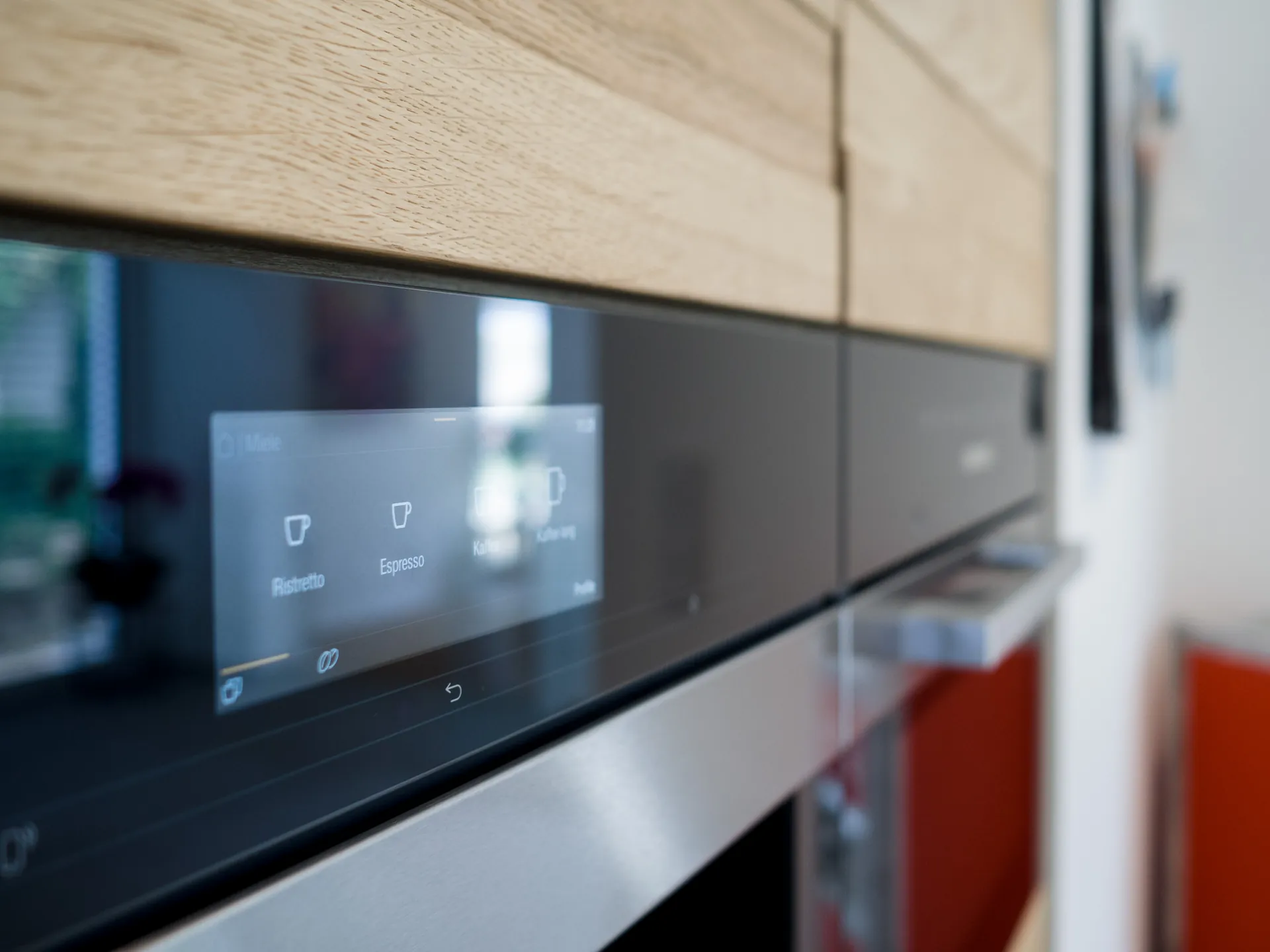 Designküche – Leicht Küche in Carbongrau mit Eiche